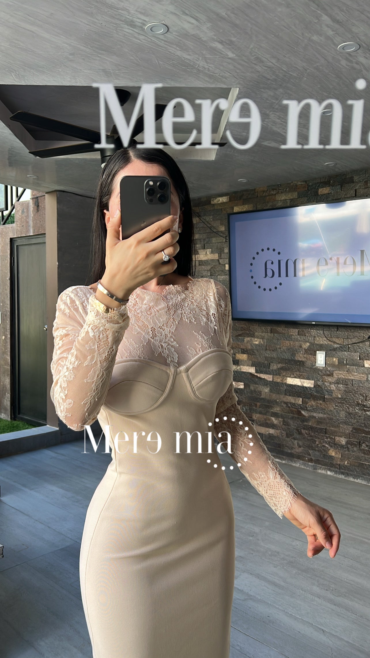 Vestido beige encaje