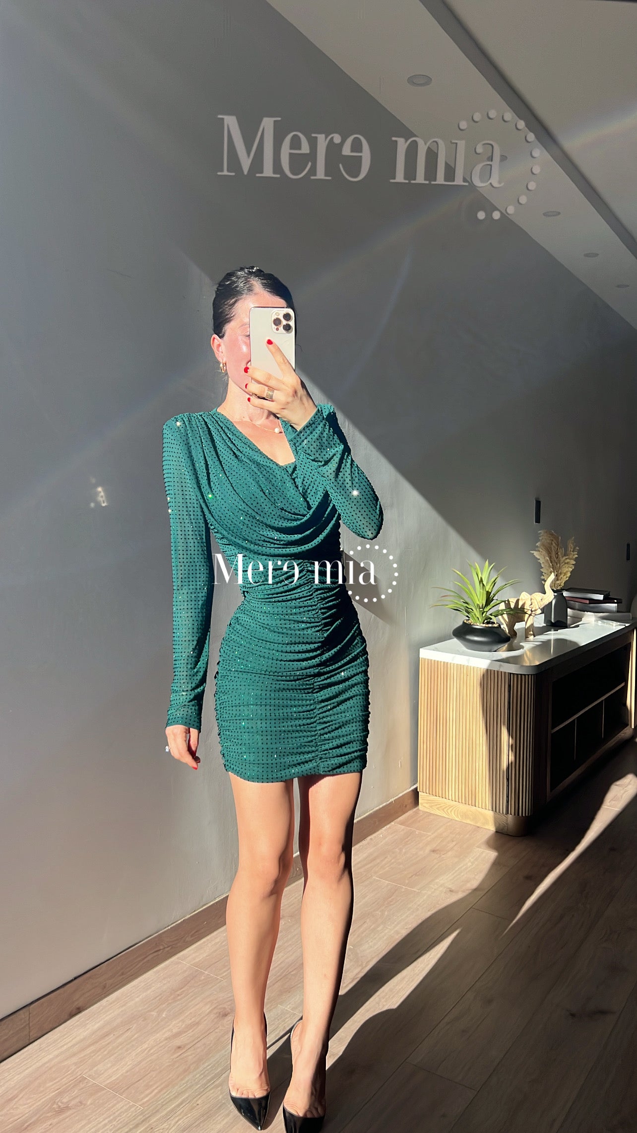 Vestido verde puntos U
