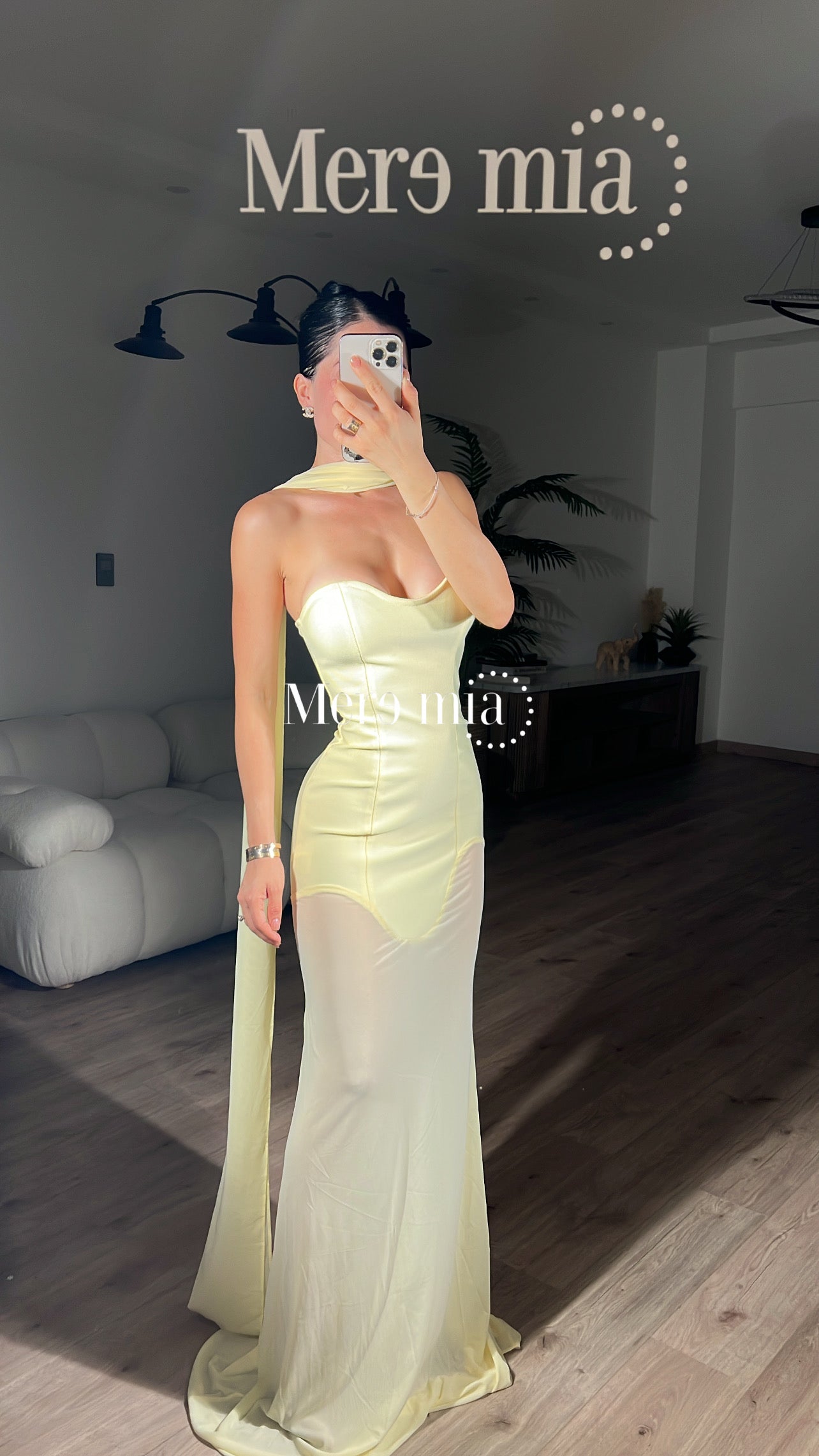 Vestido amarillo cuello