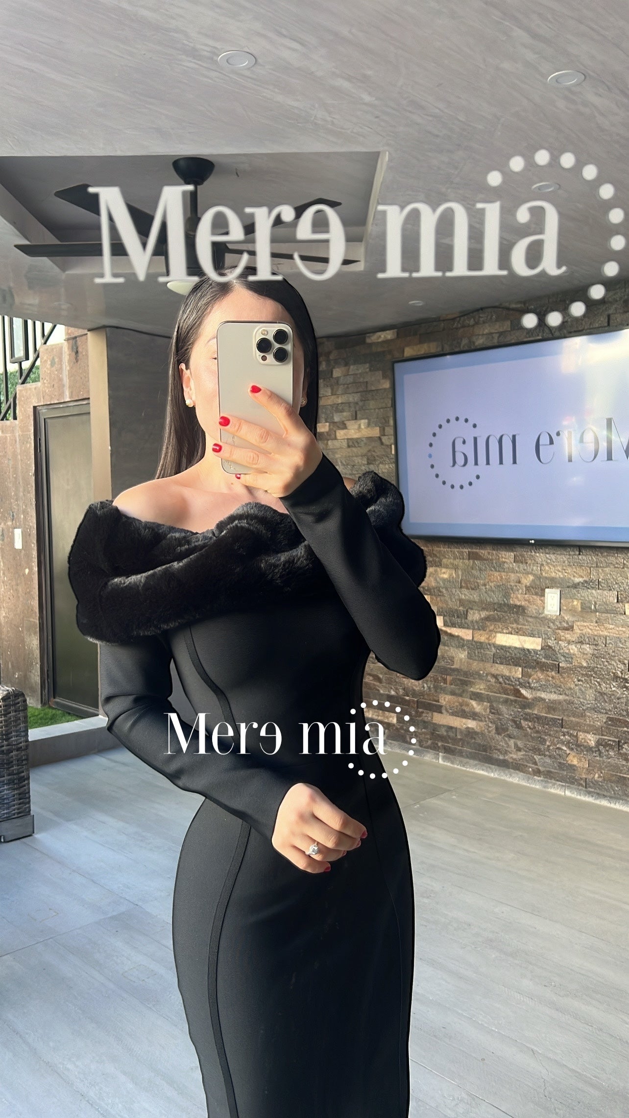 Vestido negro hombros peluche