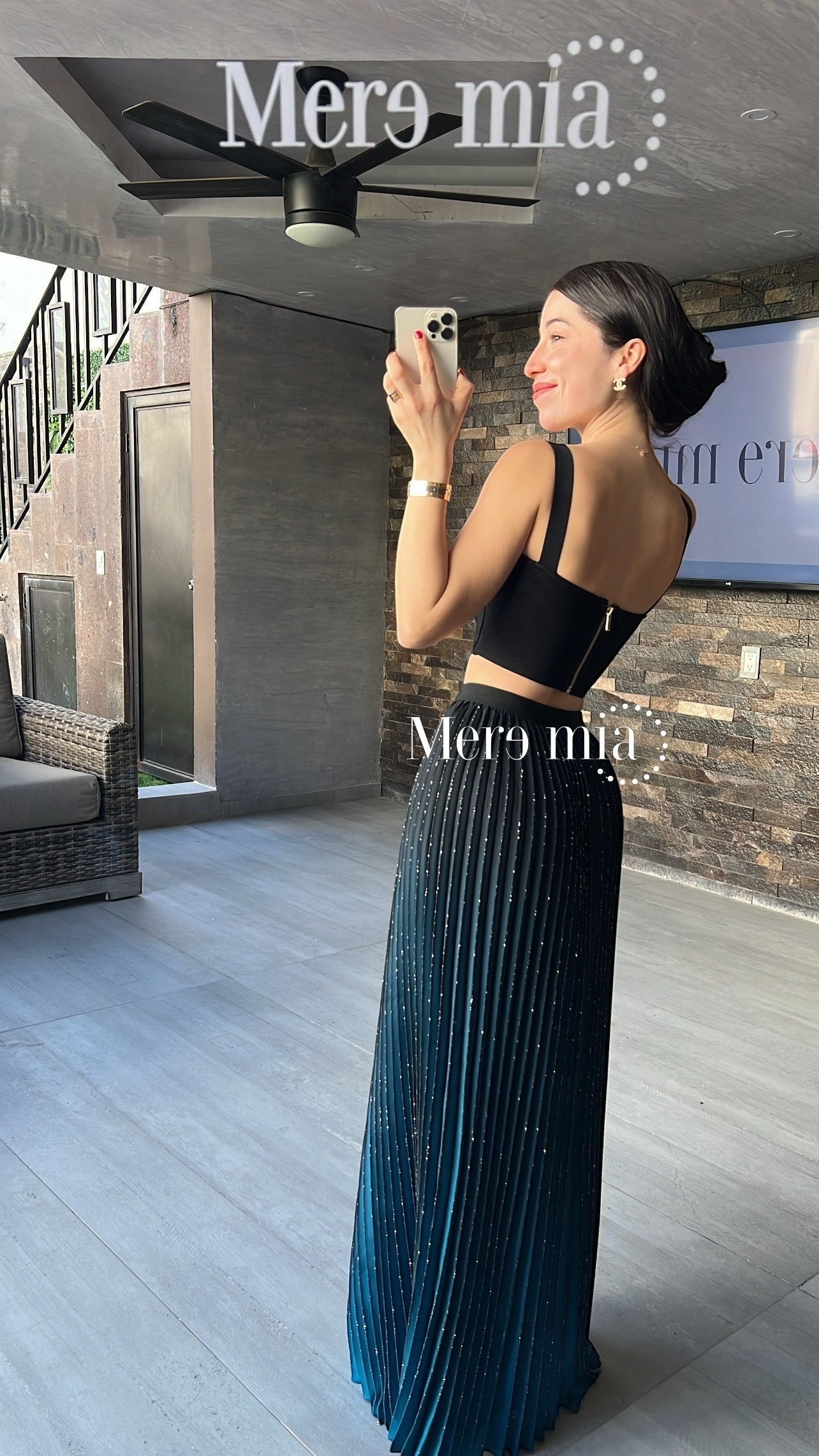 Falda negra plisada azul