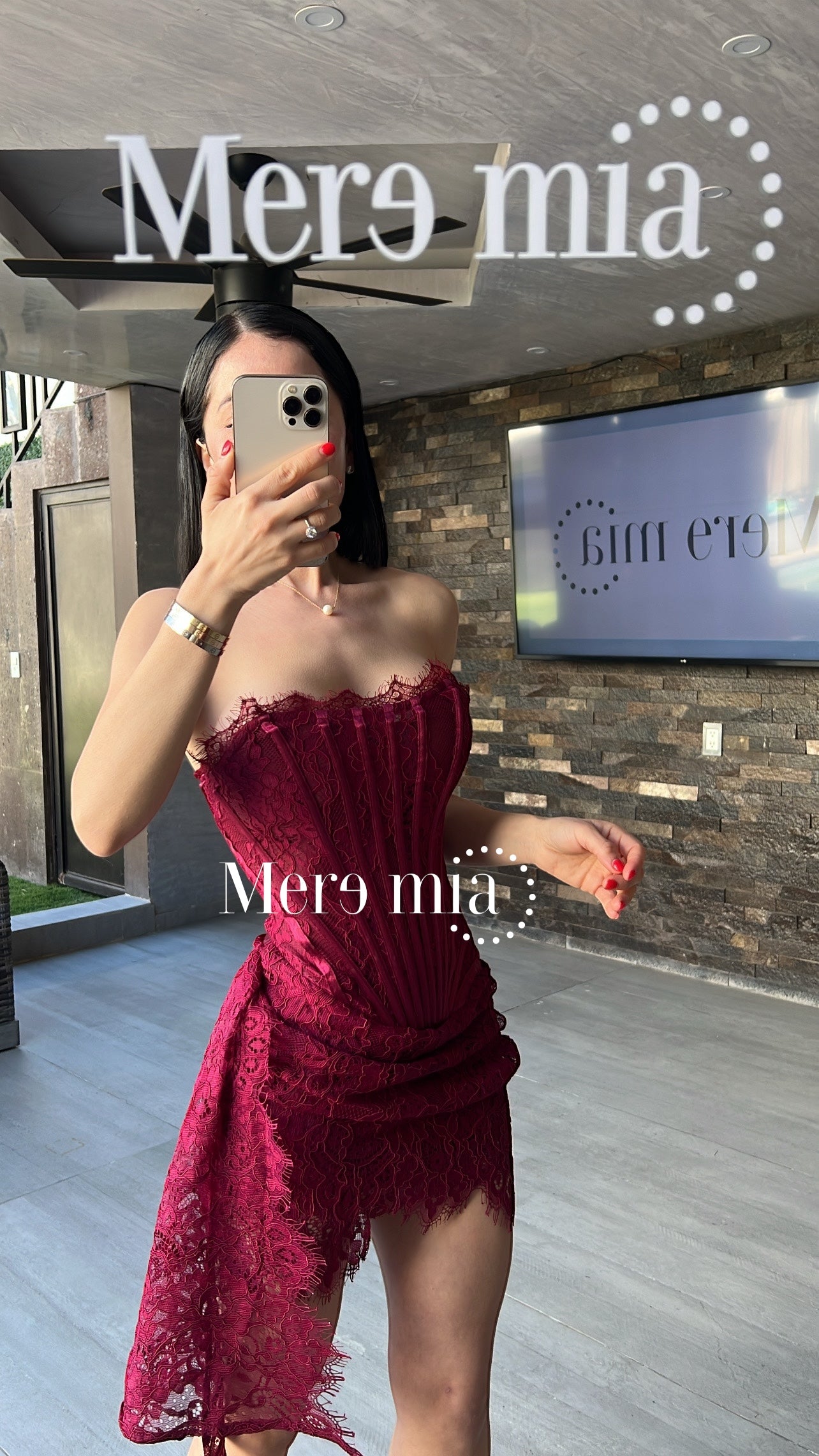 Vestido tinto encaje