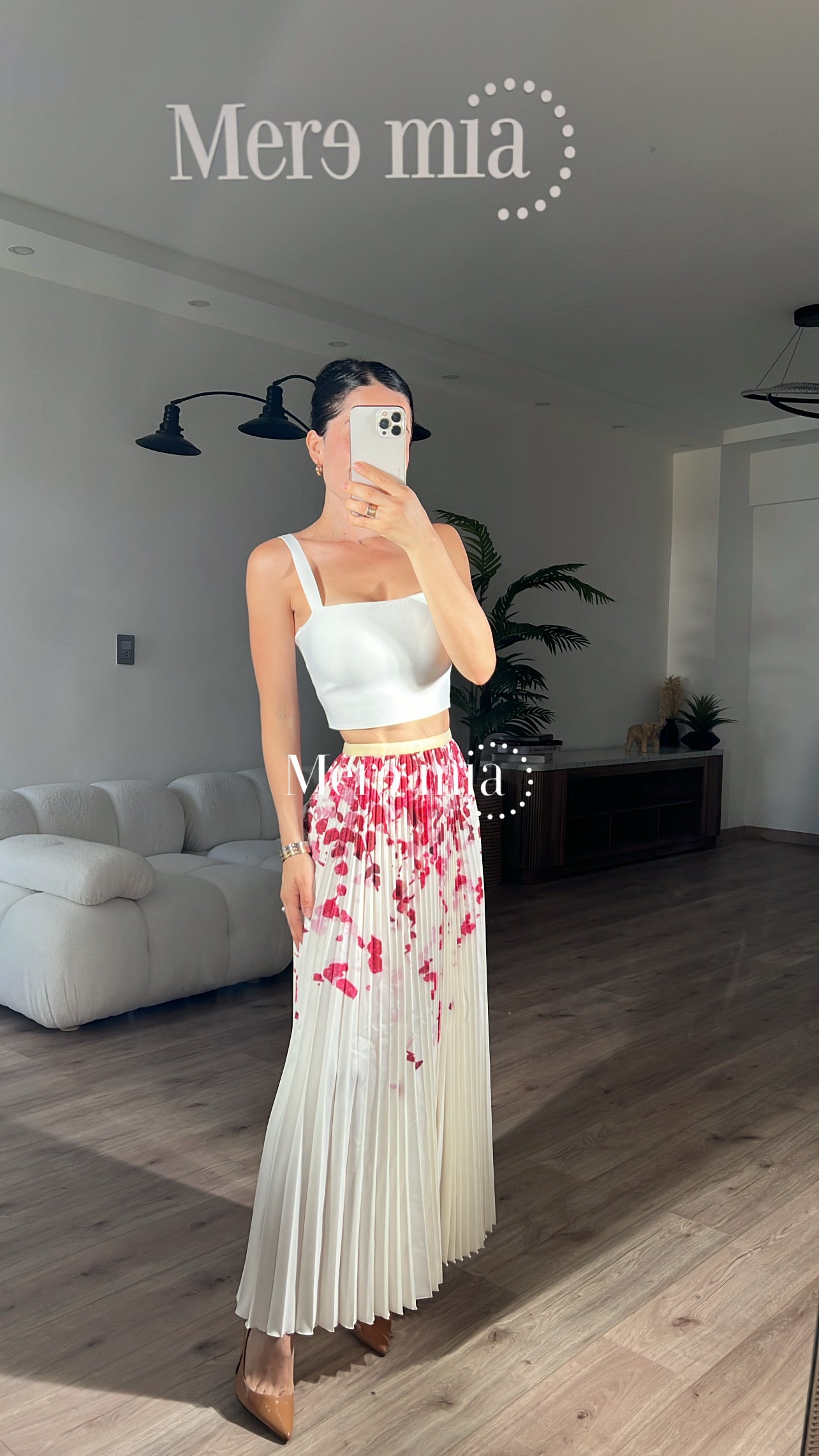 Falda blanca plisada rosa