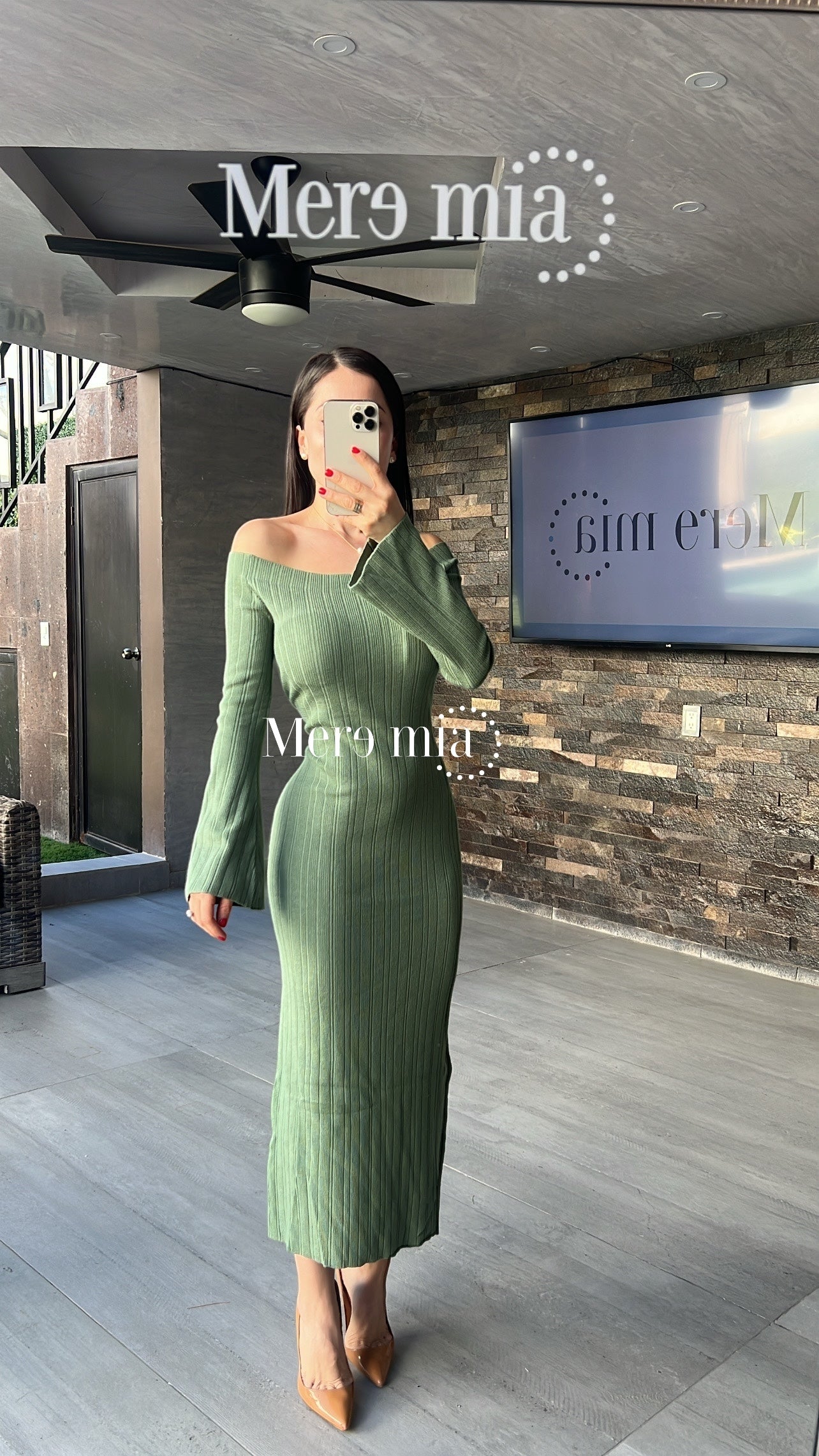 Vestido verde hombros mangas