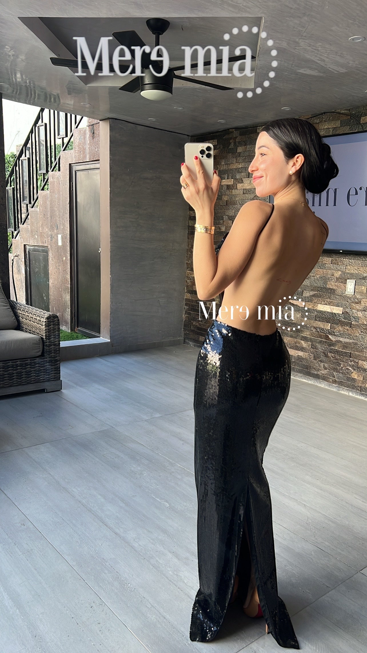 Vestido negro abertura pecho lent