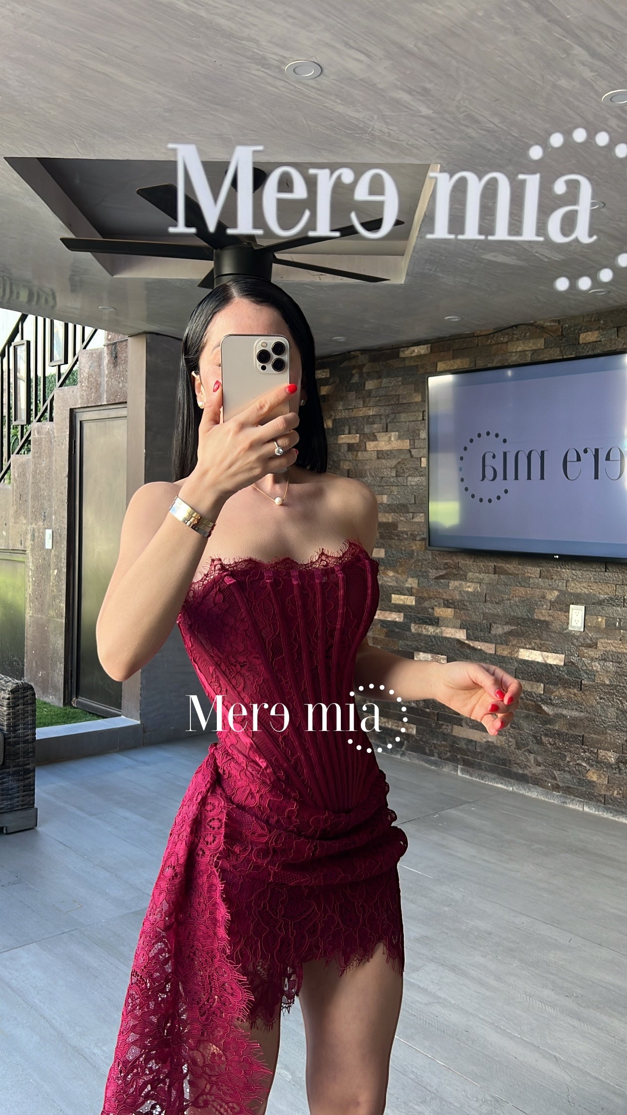Vestido tinto encaje
