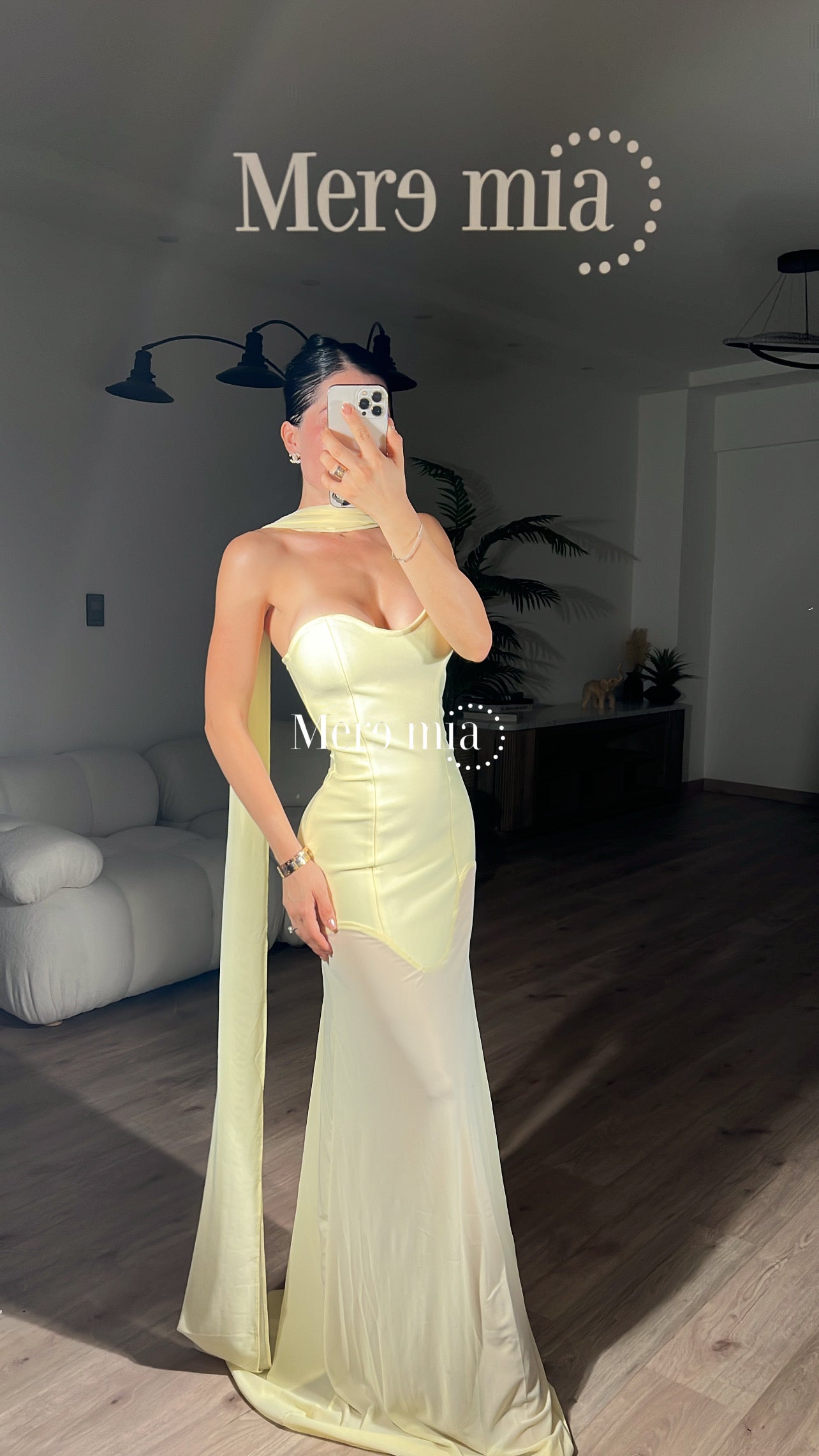 Vestido amarillo cuello