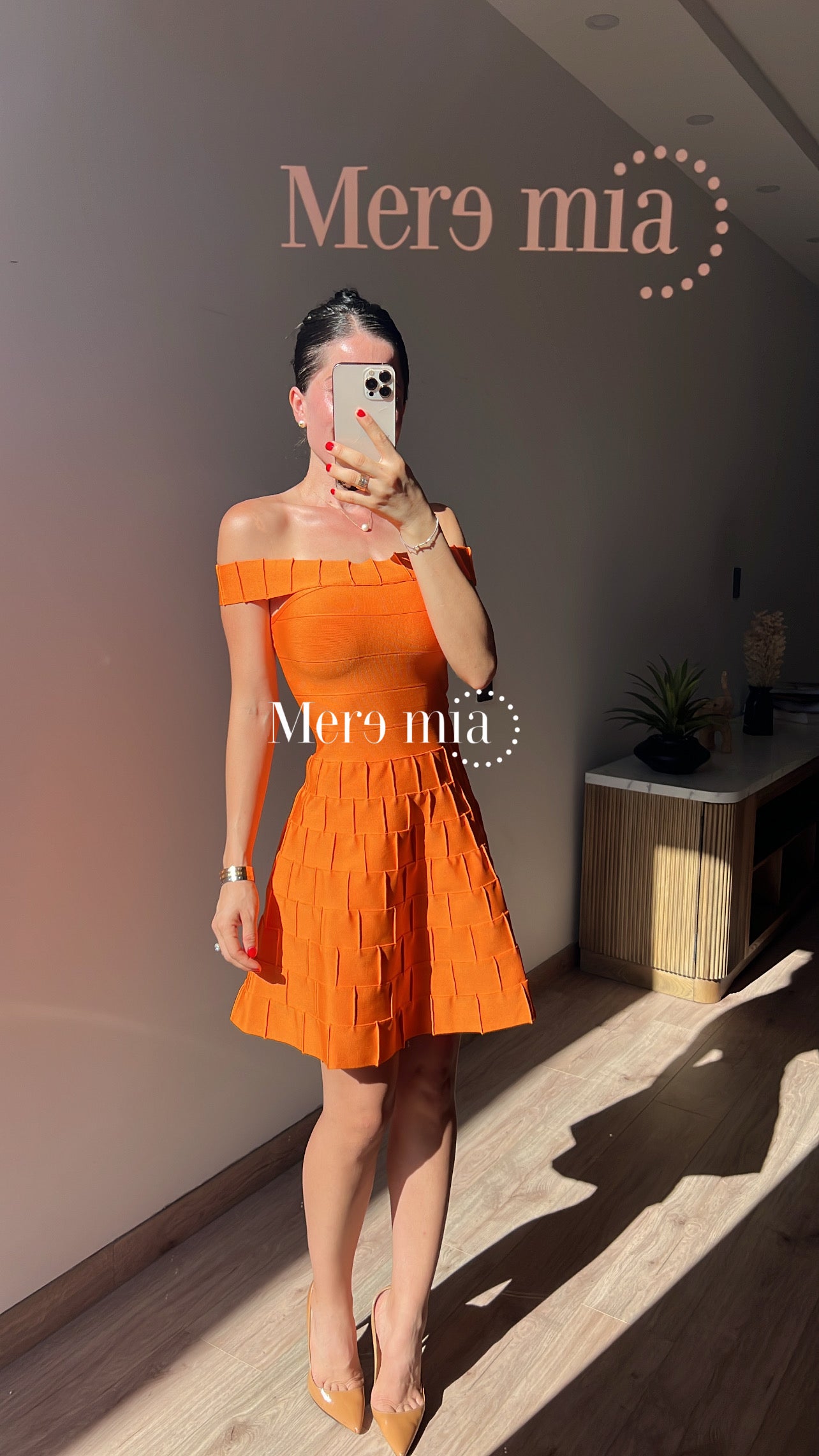 Vestido naranja hombros