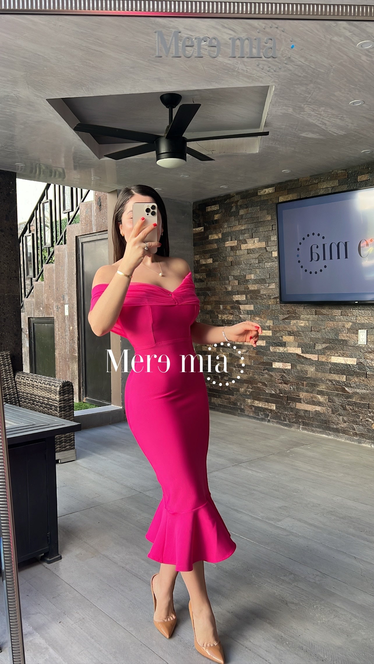 Vestido fucsia tul hombros