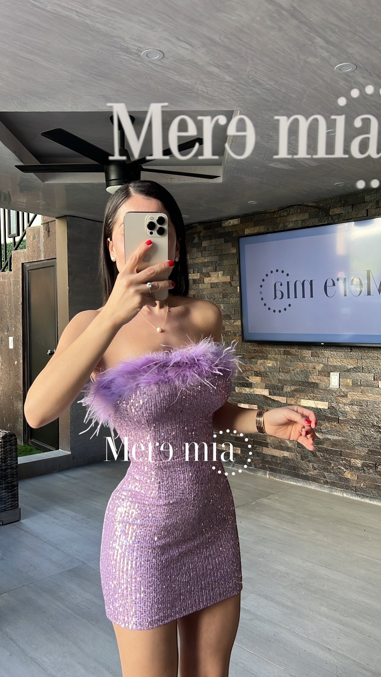 Vestido straples plumas lila