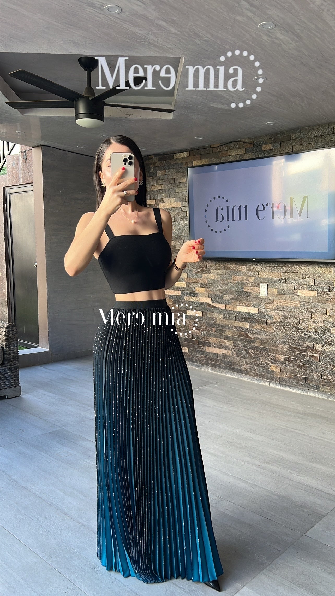 Falda negra plisada azul