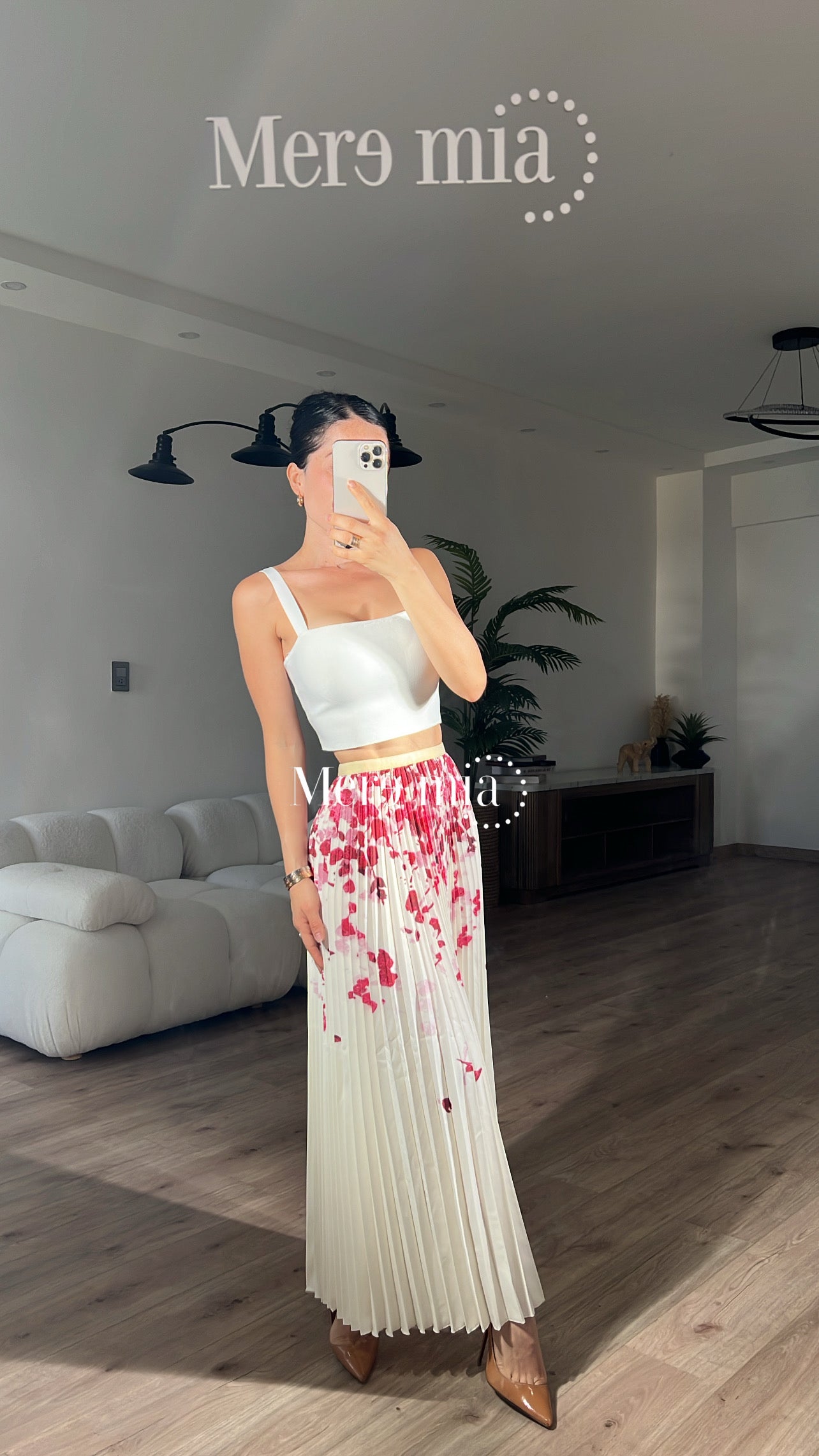 Falda blanca plisada rosa