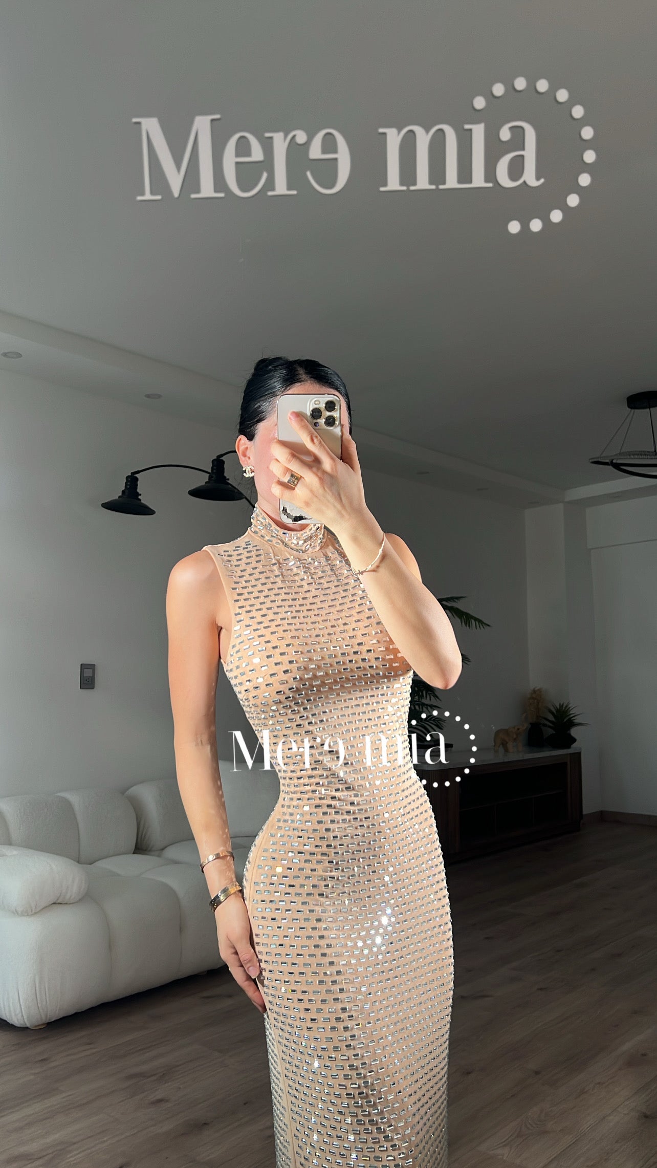 Vestido nude apl cuello