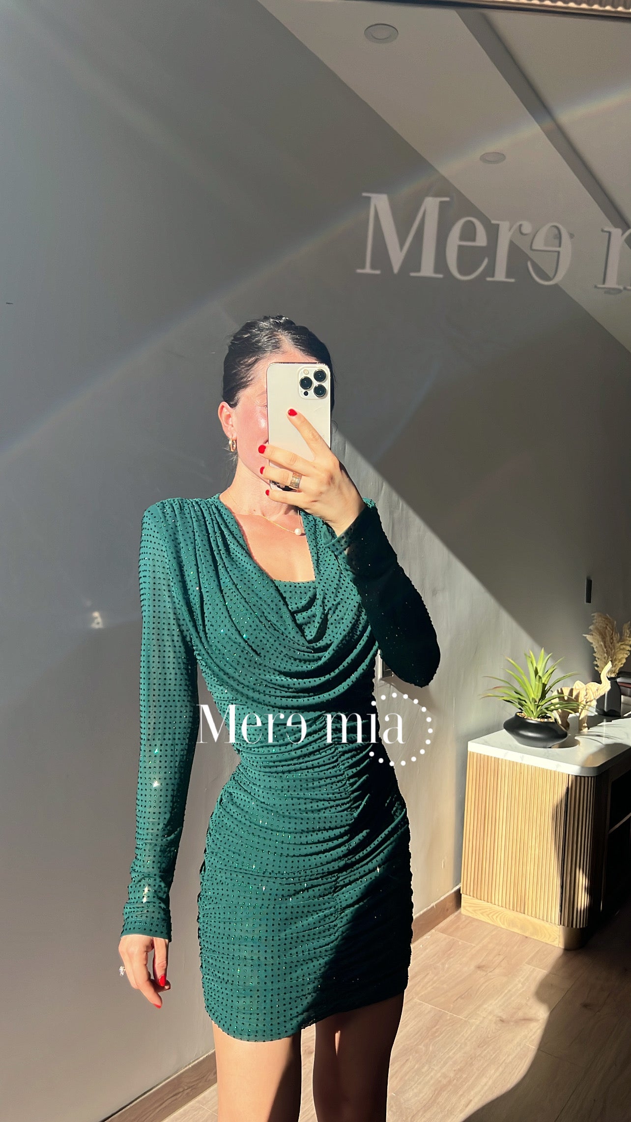 Vestido verde puntos U