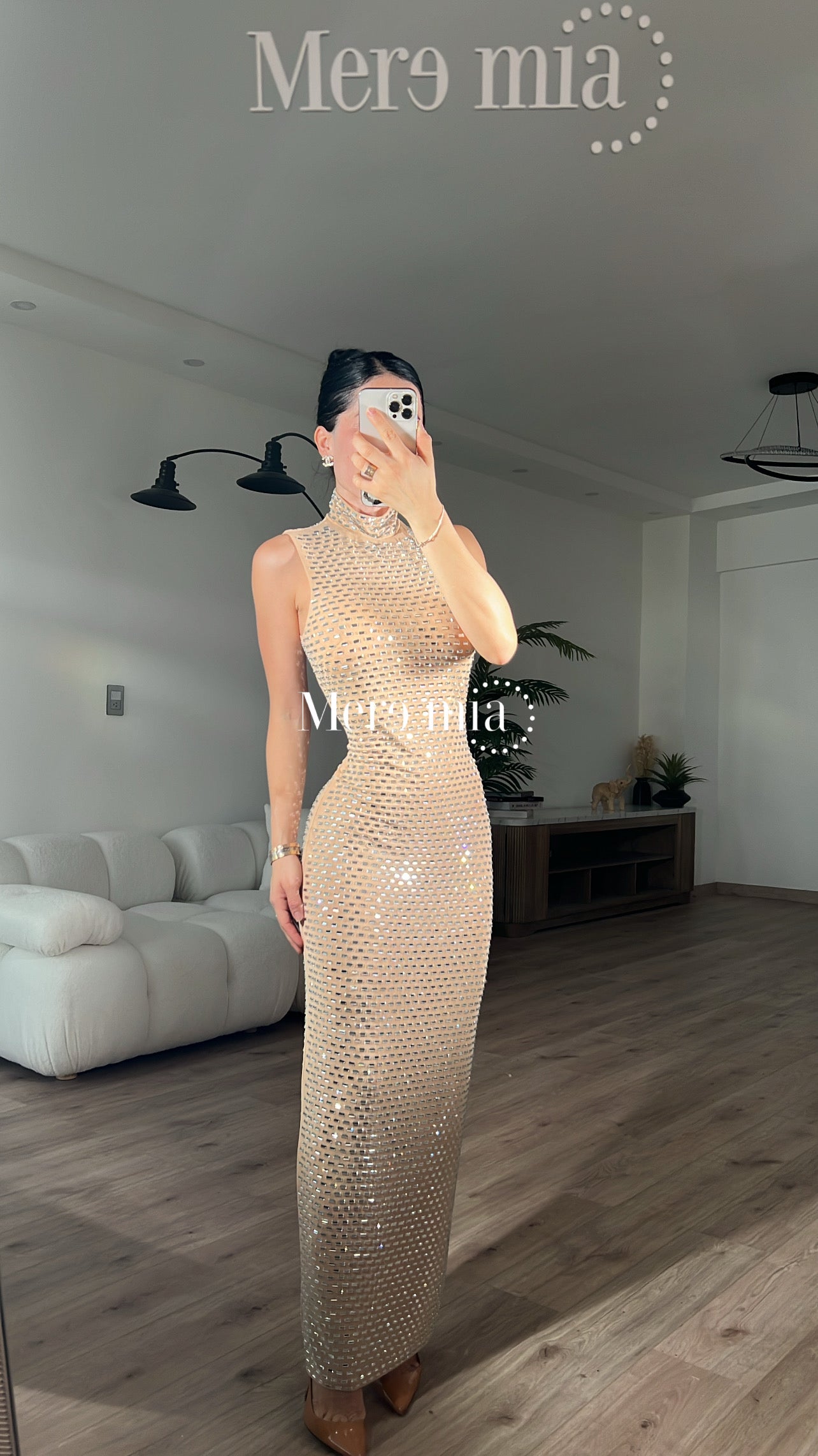 Vestido nude apl cuello