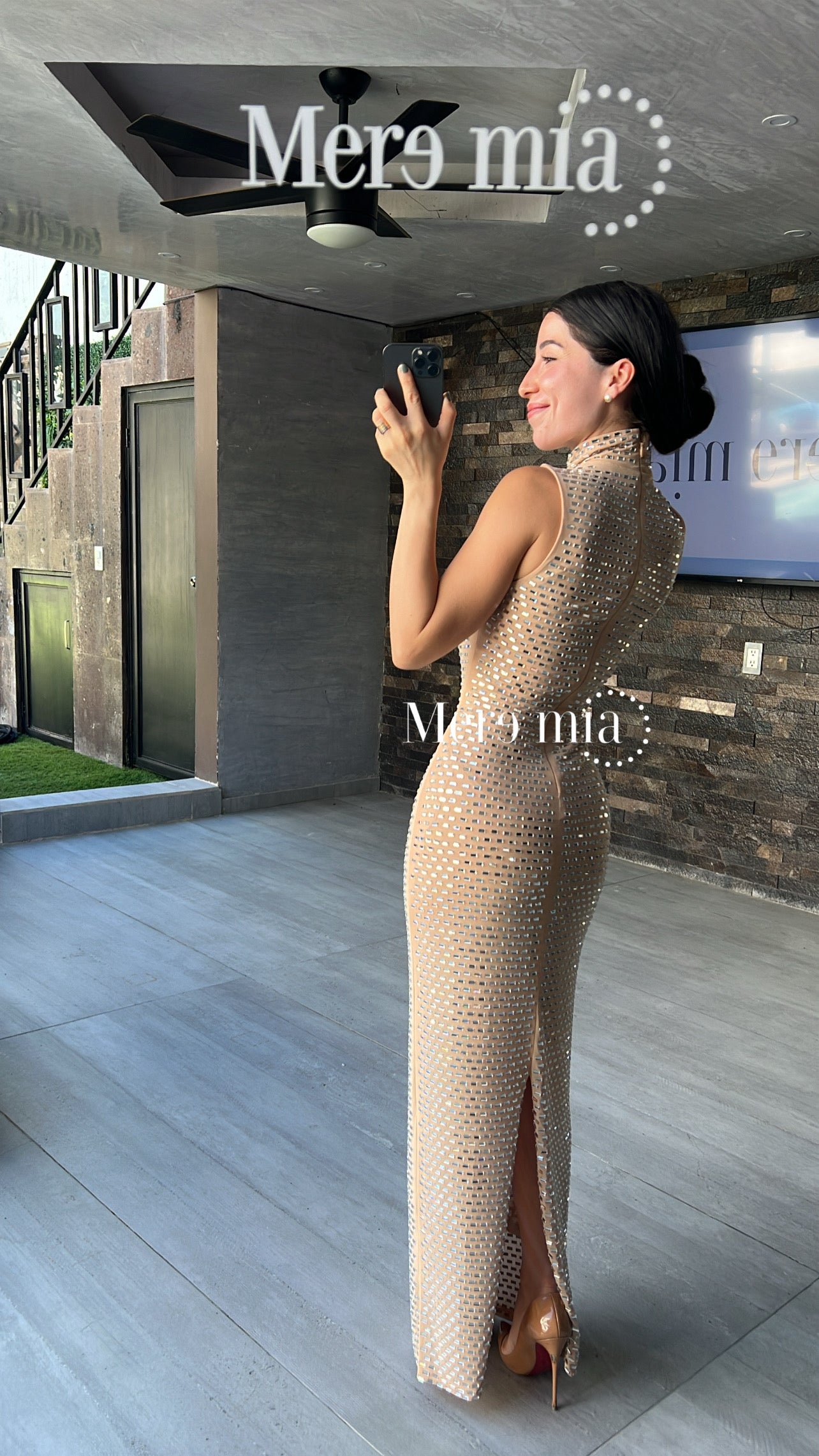 Vestido nude apl cuello