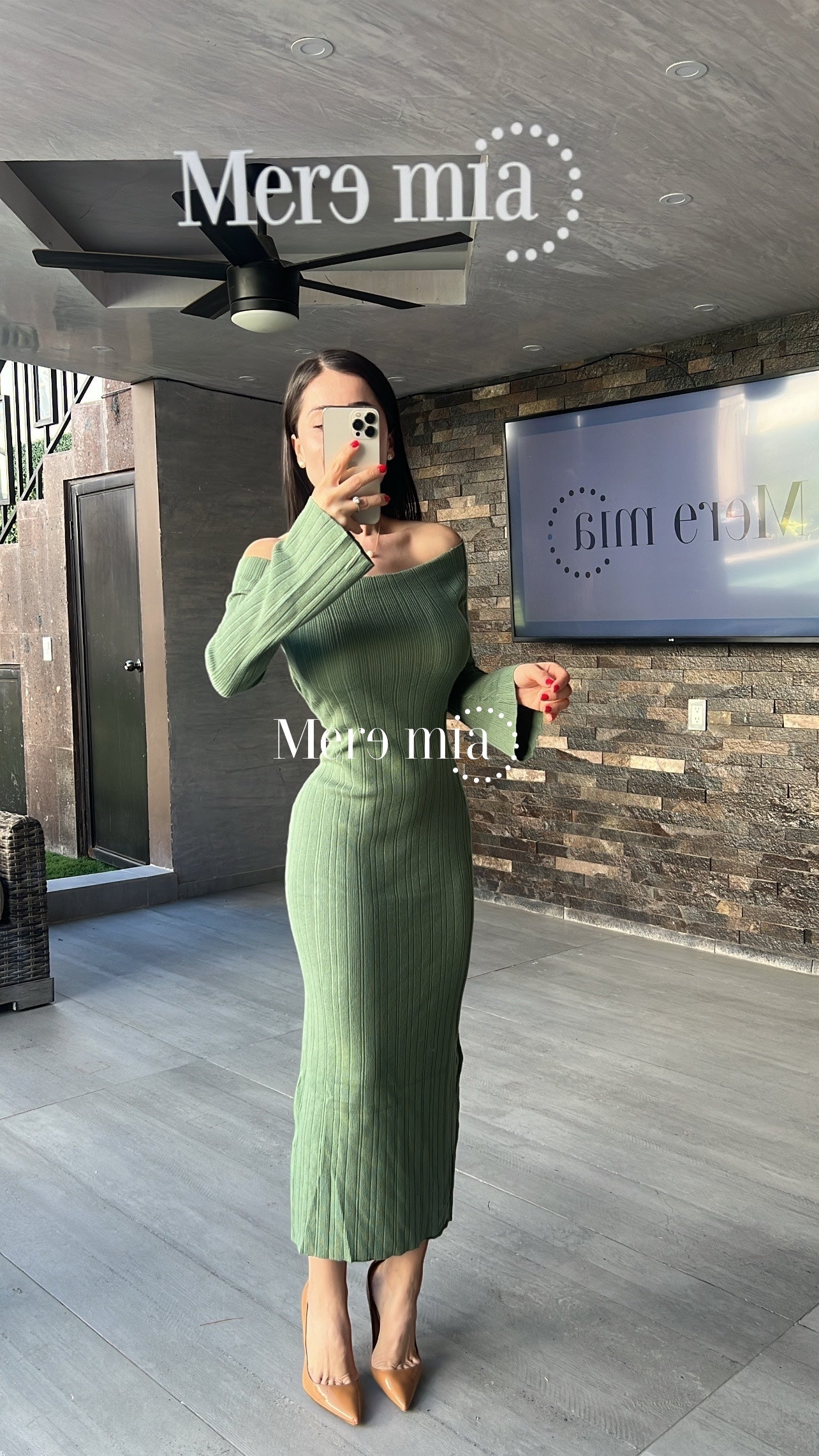Vestido verde hombros mangas