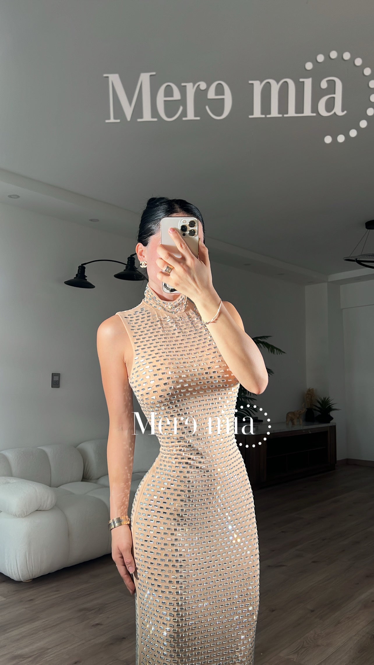 Vestido nude apl cuello