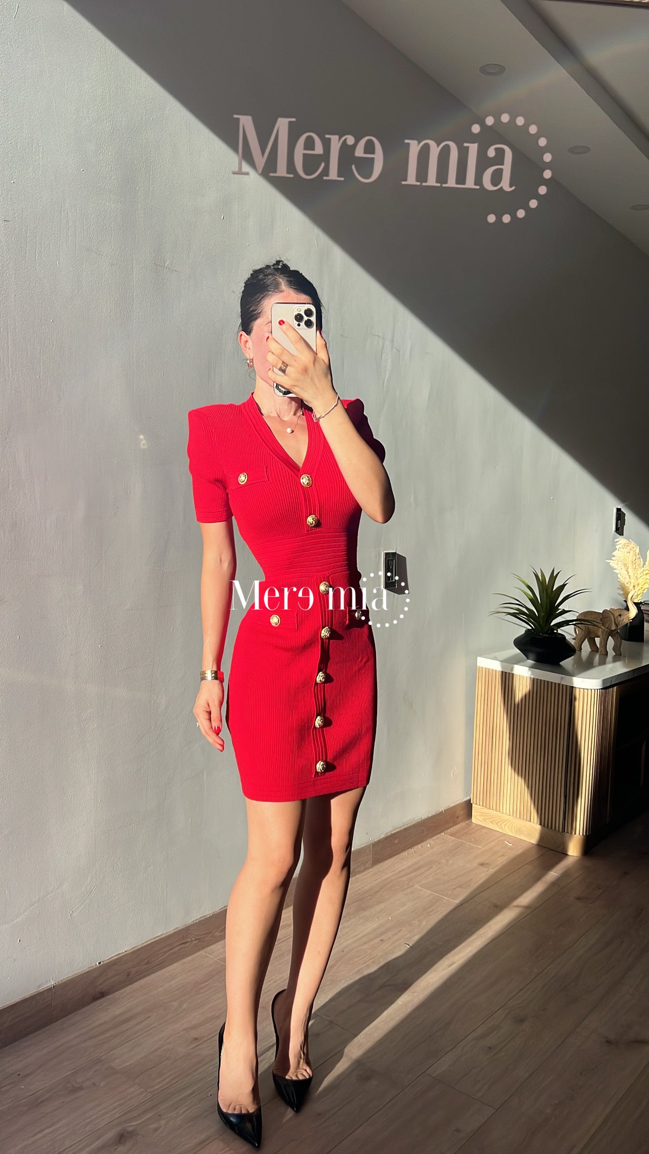 Vestido rojo botones V