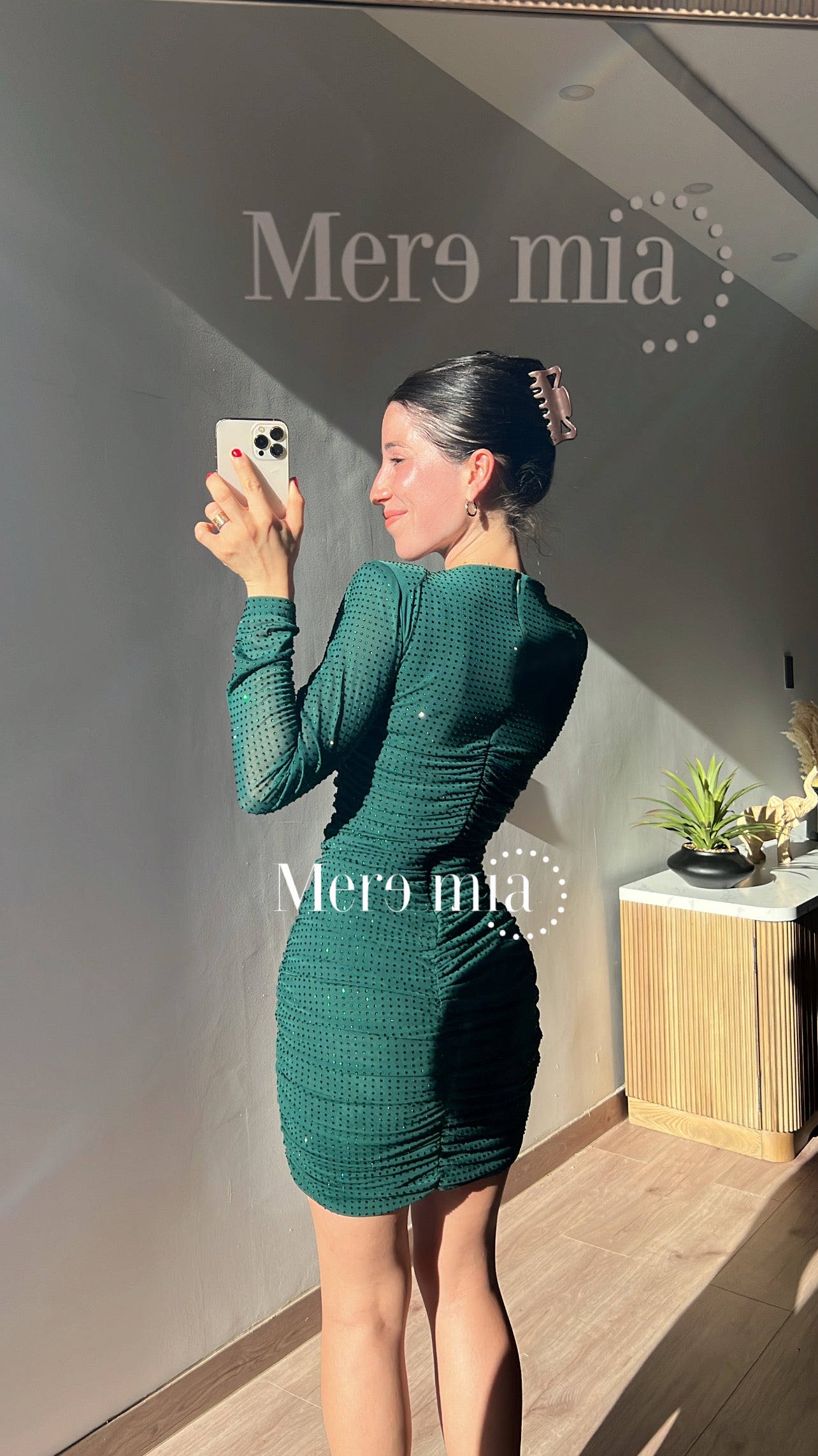 Vestido verde puntos U
