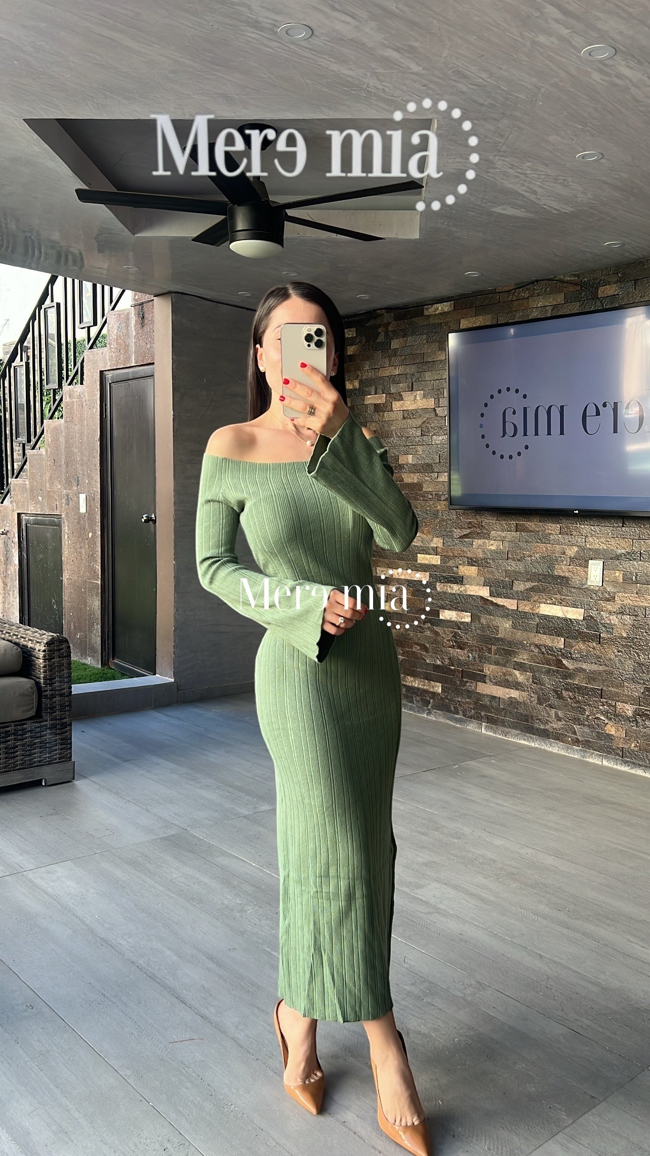 Vestido verde hombros mangas