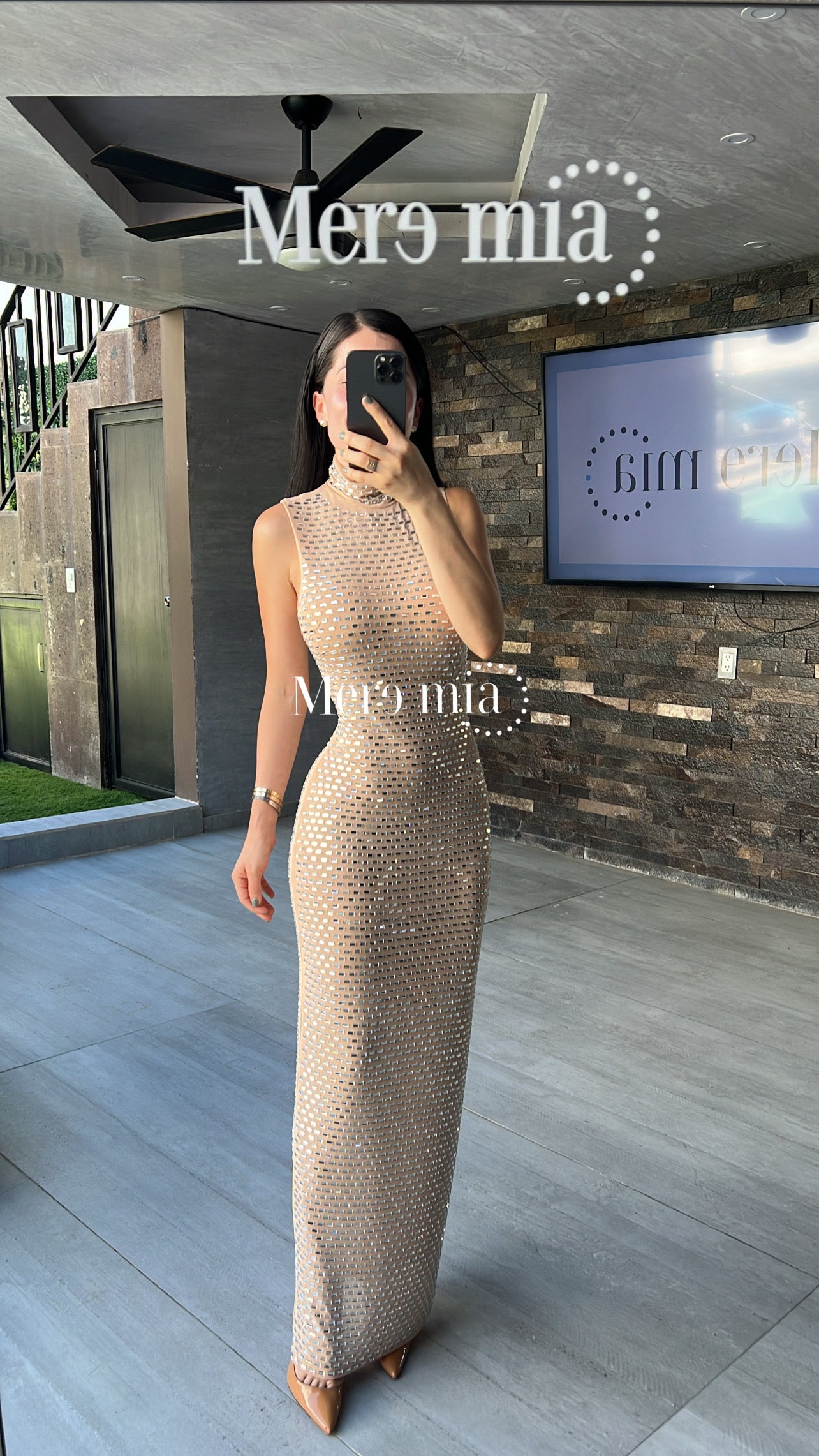 Vestido nude apl cuello