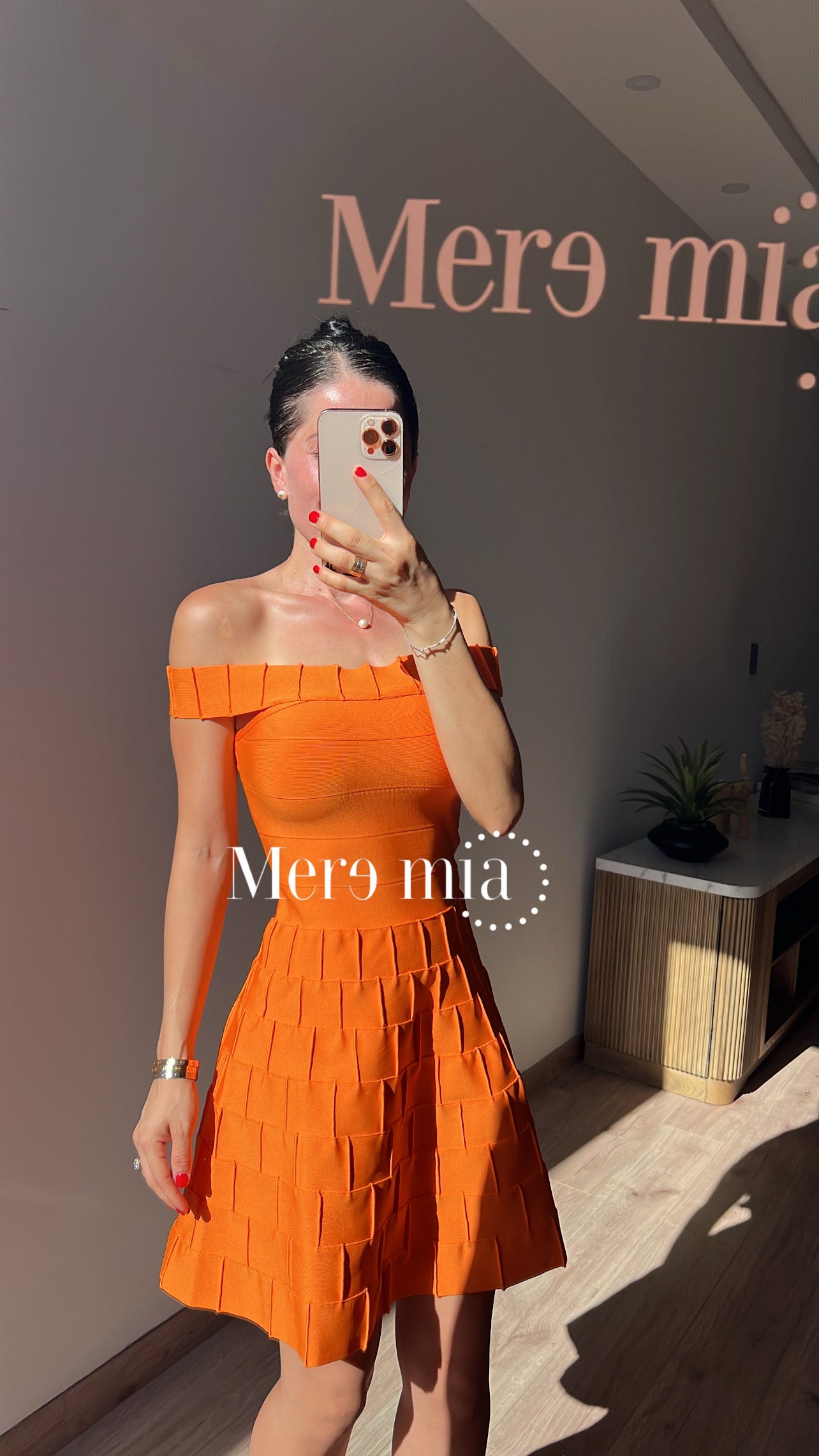 Vestido naranja hombros