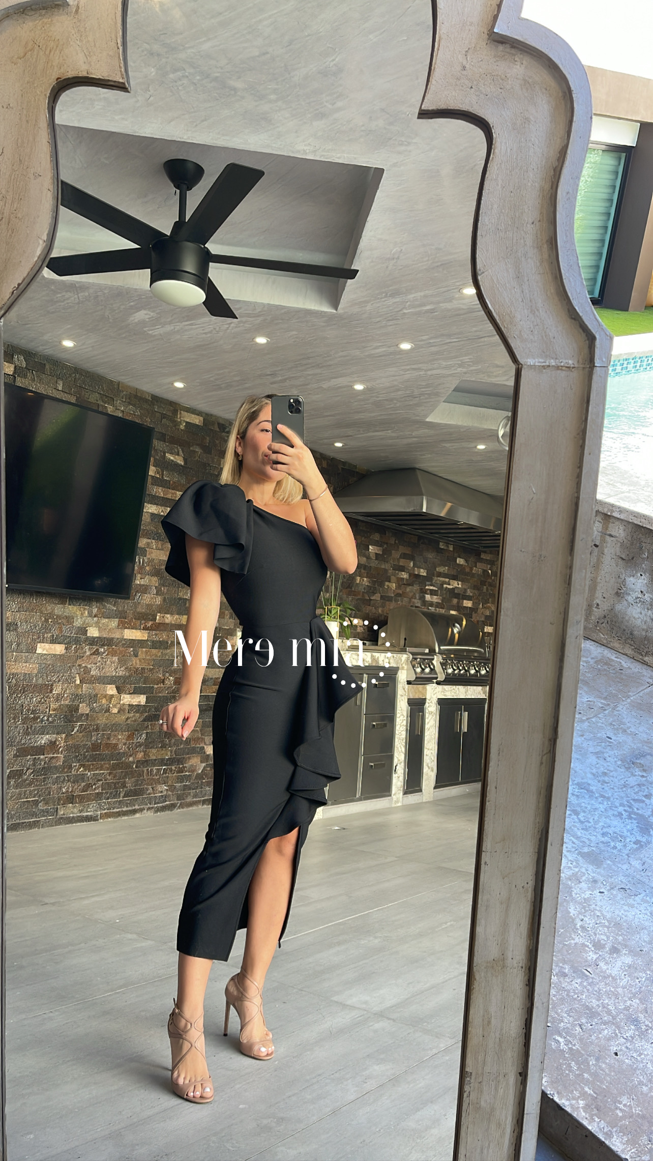Vestido negro escarola