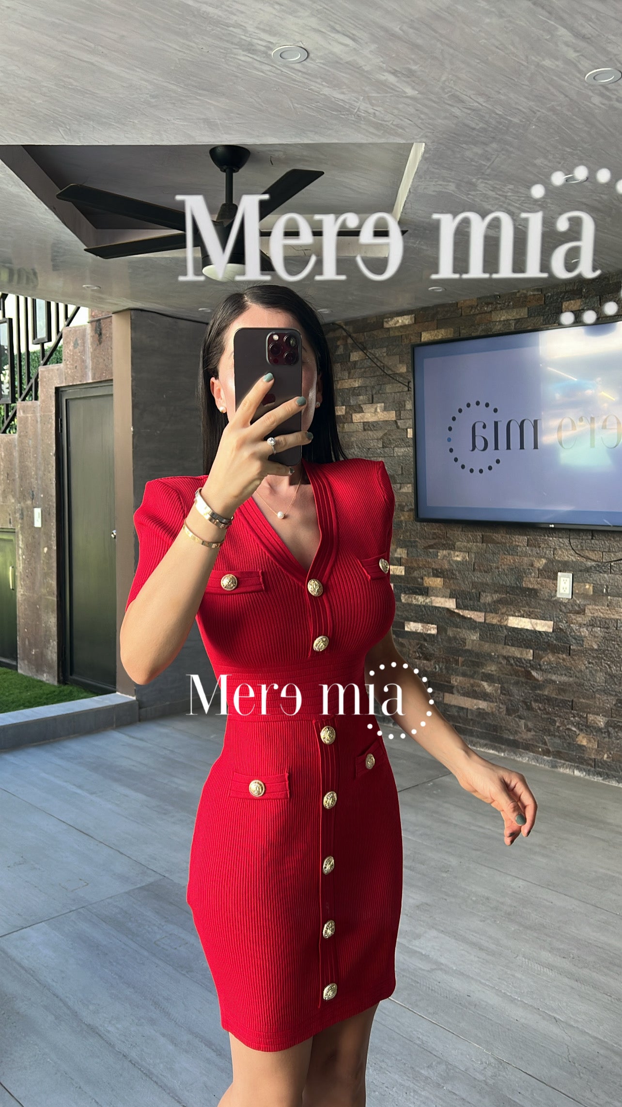 Vestido rojo botones V