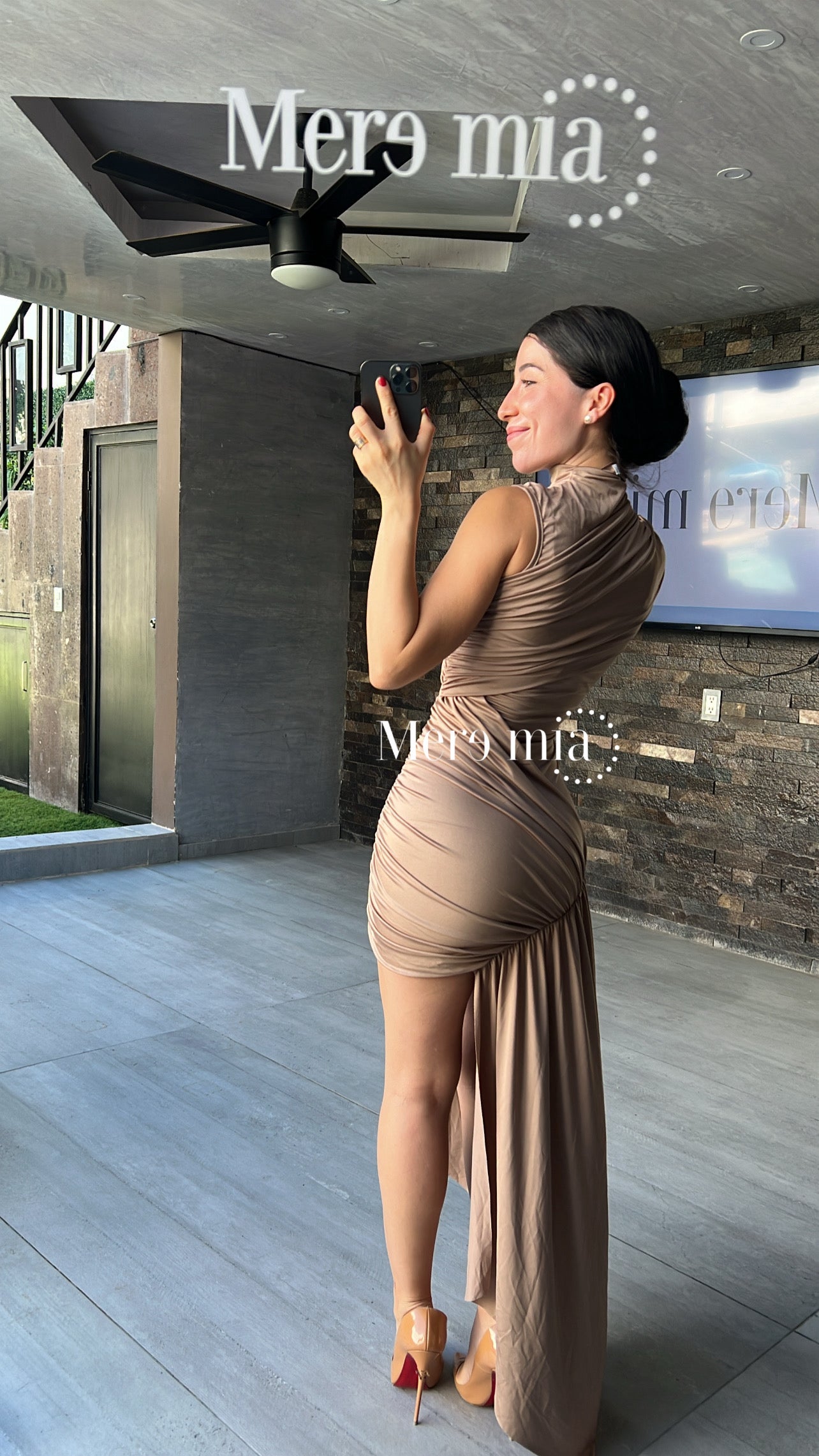 Vestido café taupe cruzado