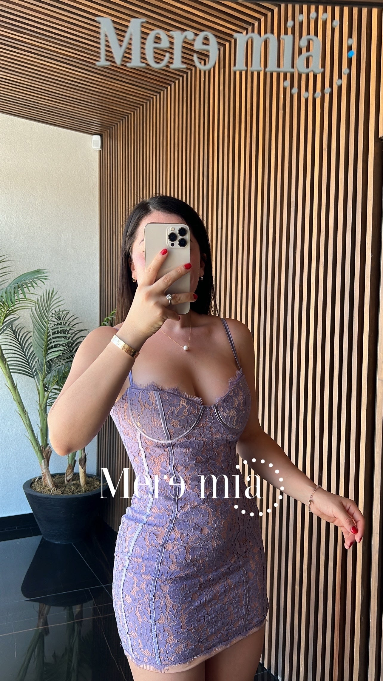 Vestido lila encaje