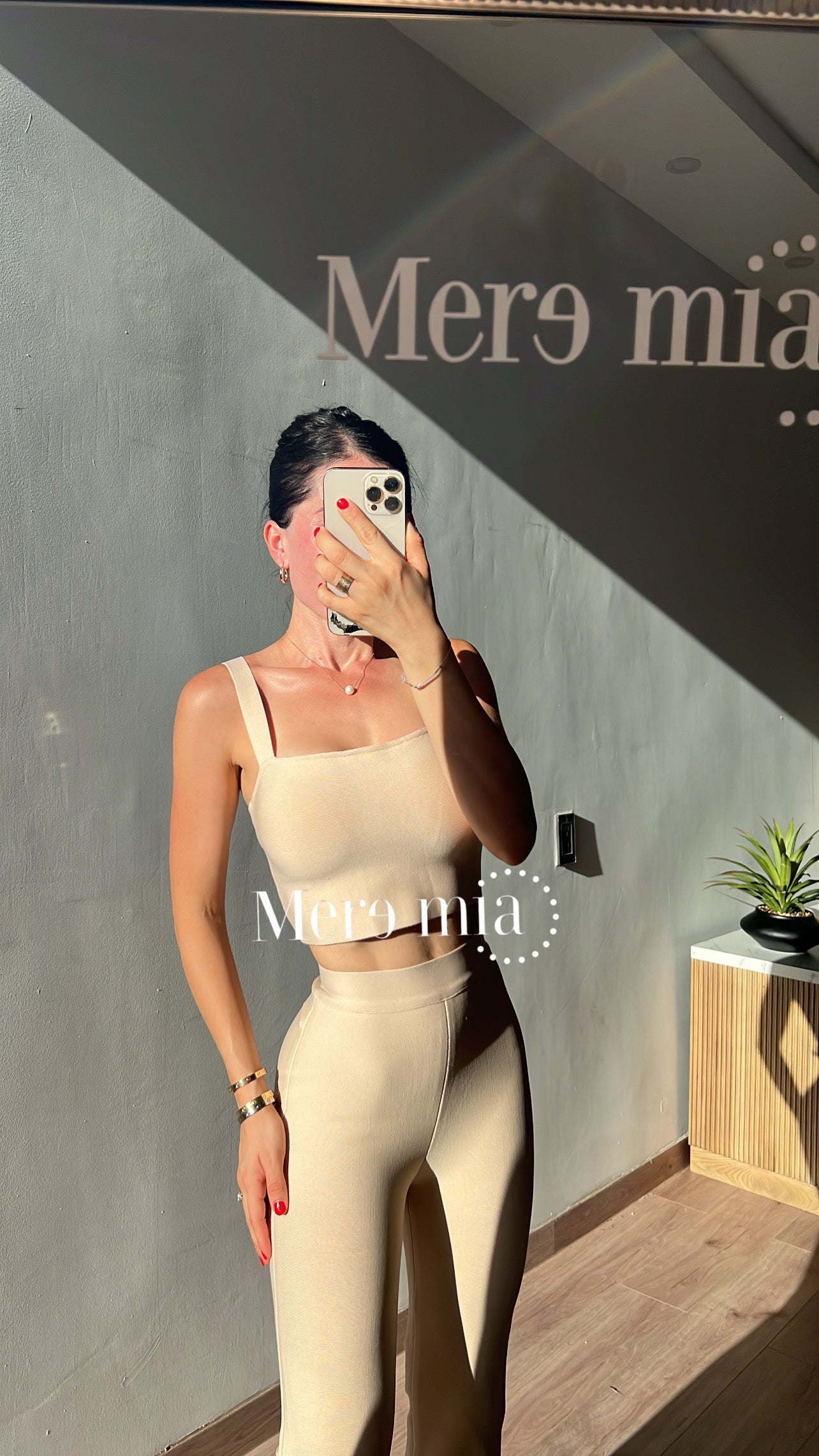 Top beige tirantes