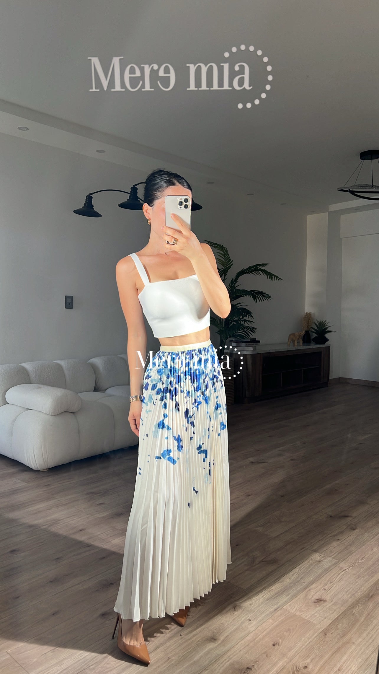 Falda blanca plisada azul