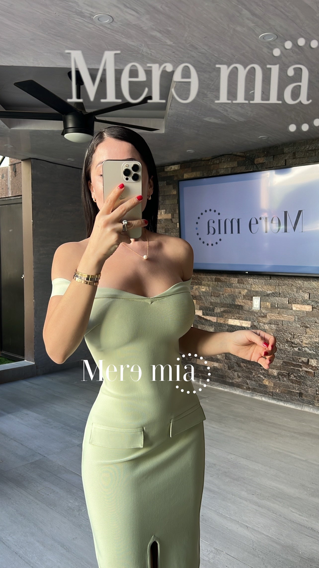 Vestido verde hombro li