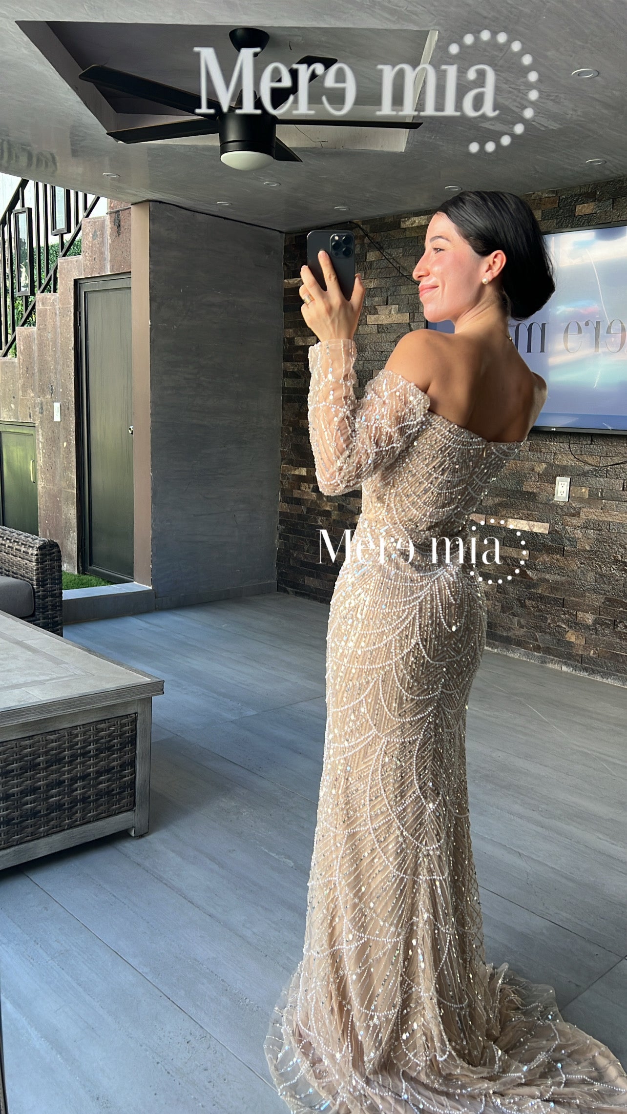 Vestido largo nude perlas y mangas