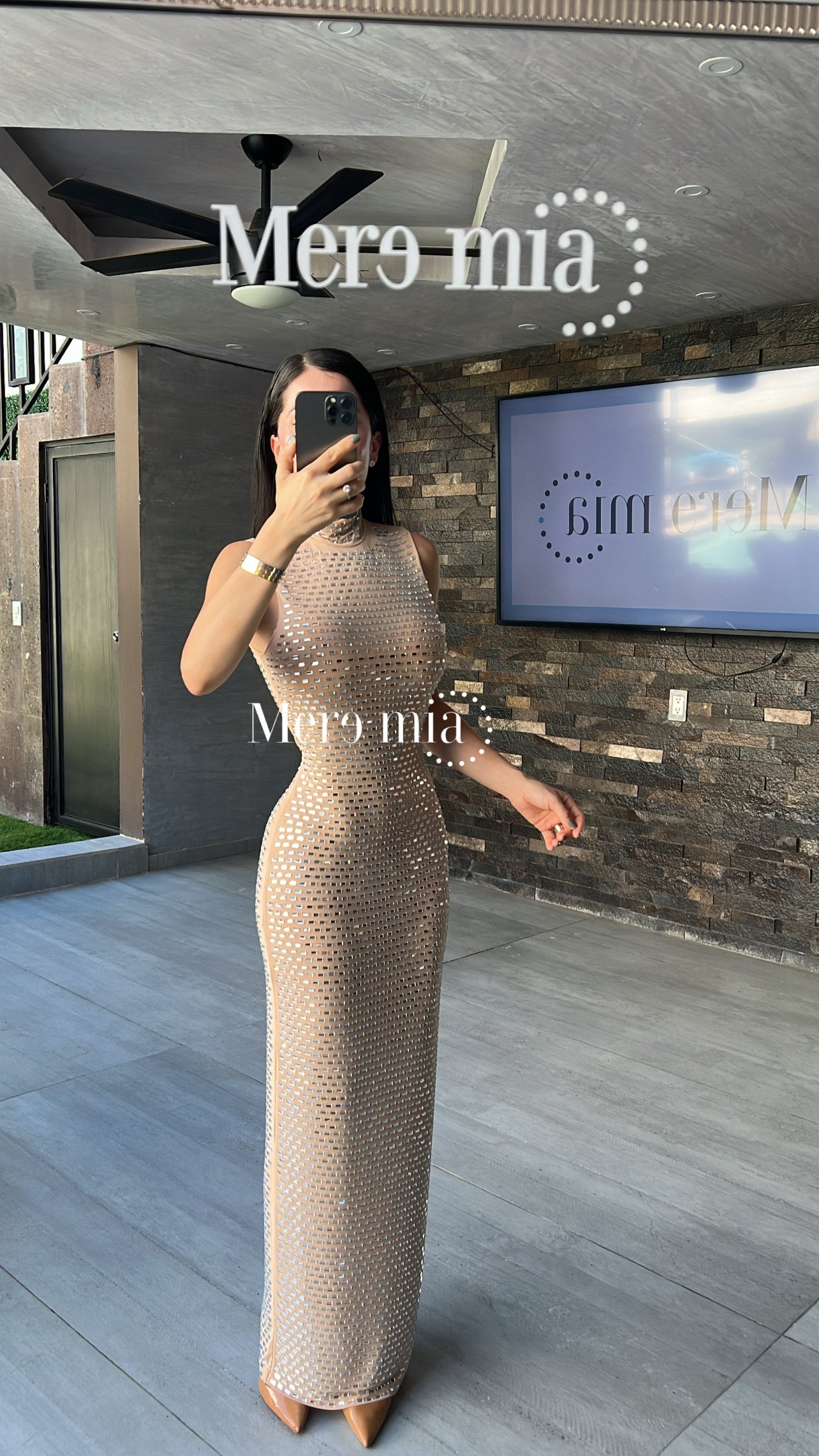 Vestido nude apl cuello