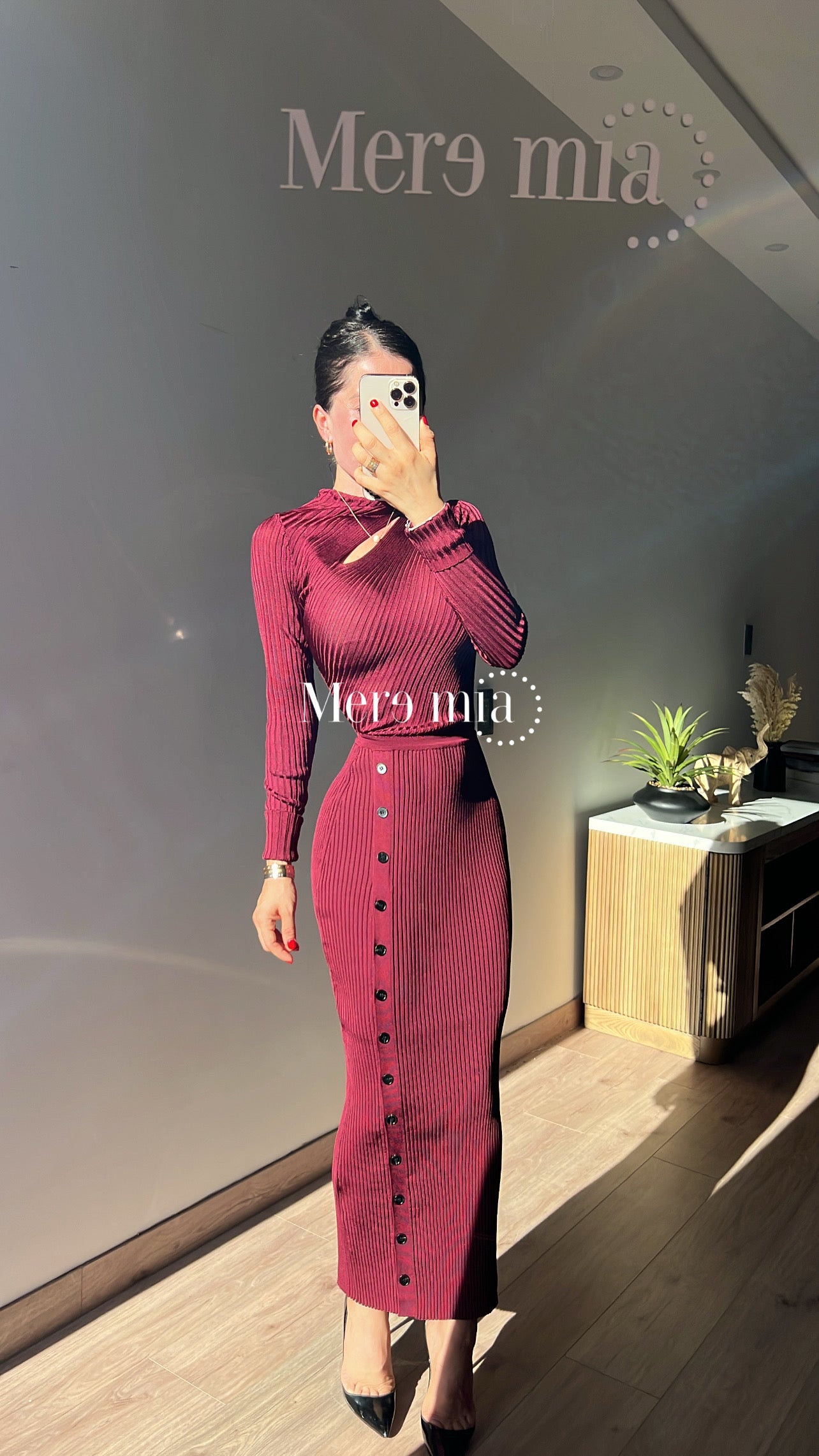 Vestido tinto abert botones