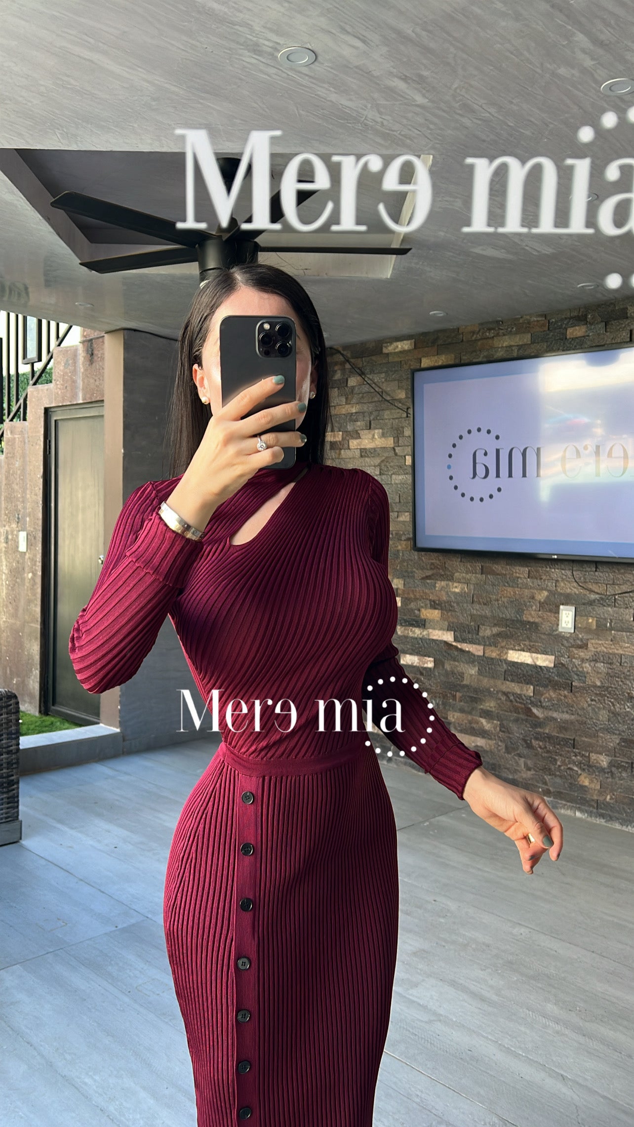 Vestido tinto abert botones