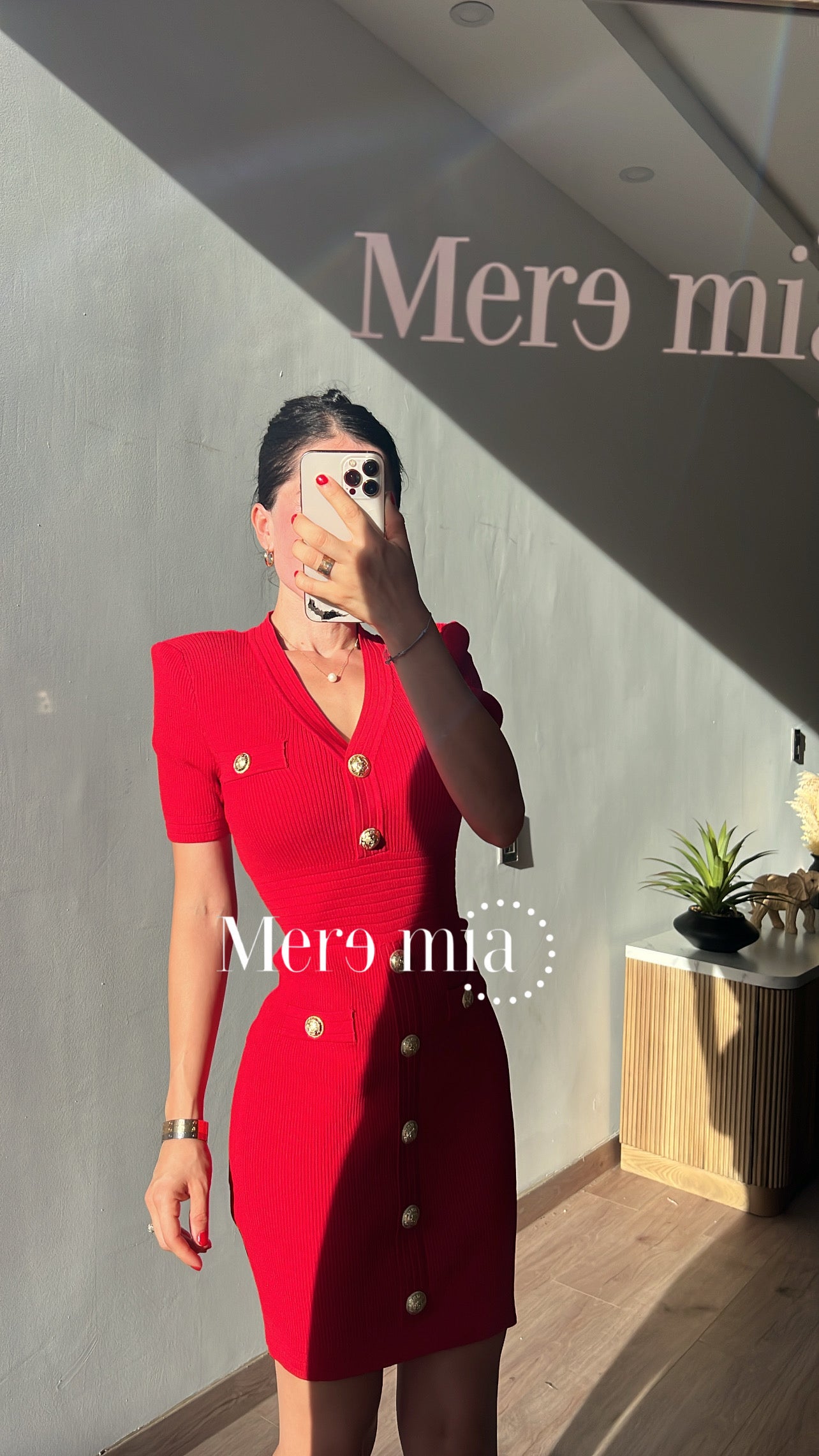 Vestido rojo botones V
