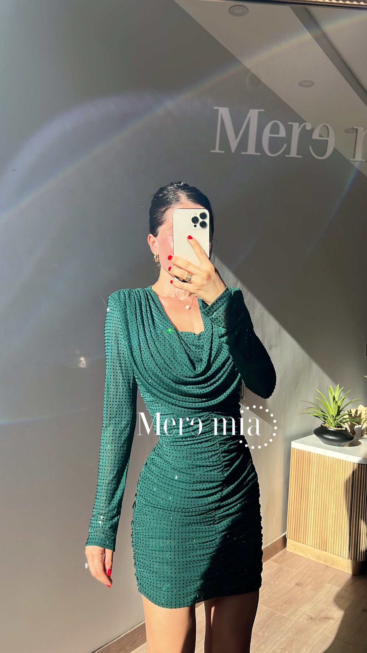Vestido verde puntos U
