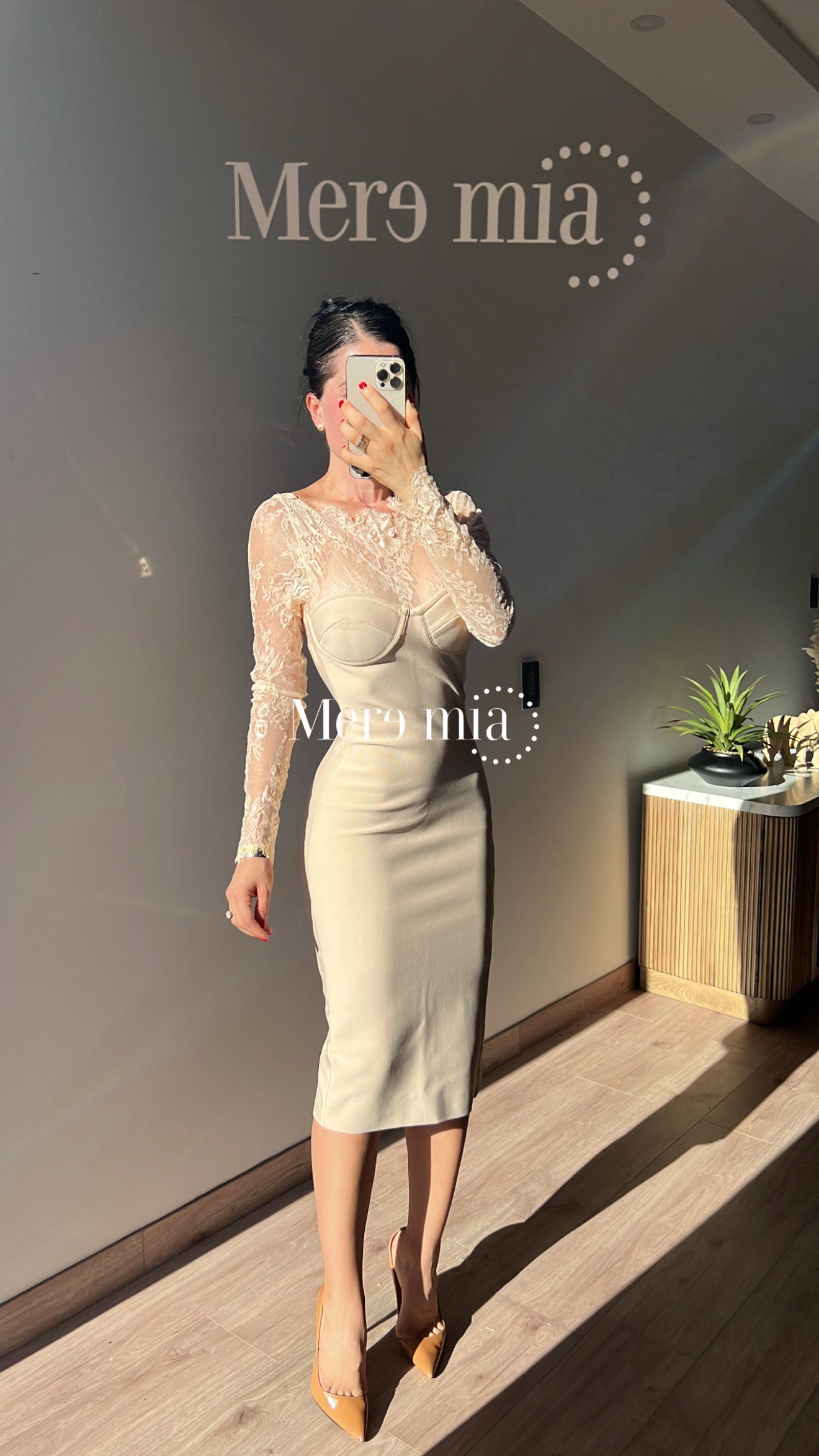 Vestido beige encaje