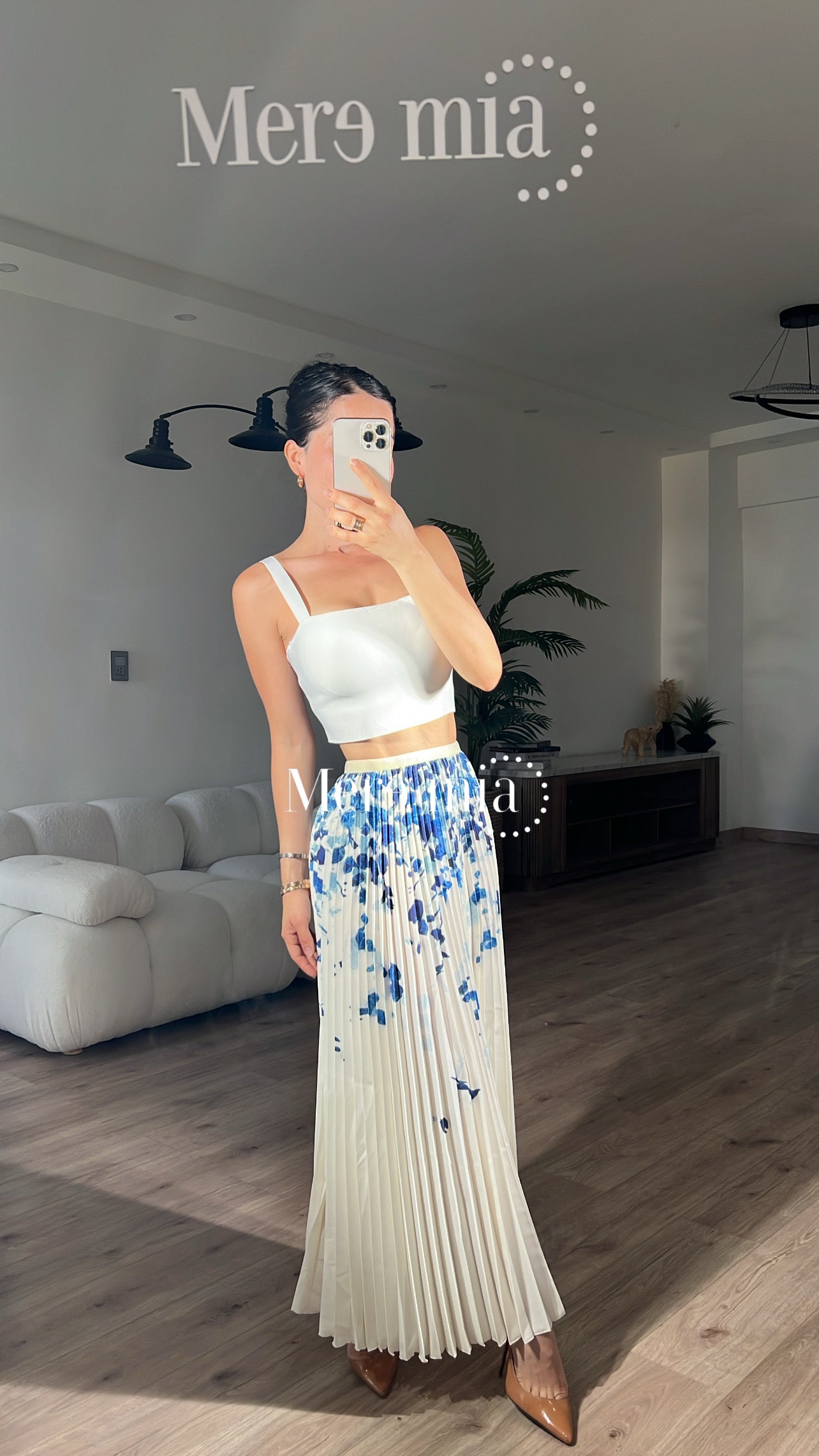Falda blanca plisada azul
