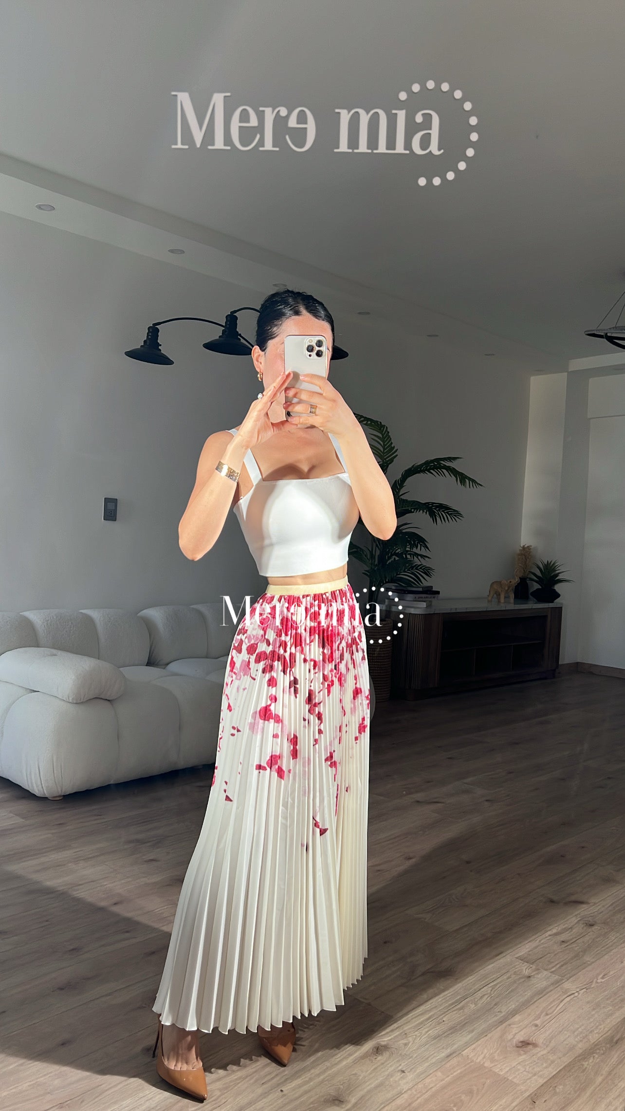 Falda blanca plisada rosa