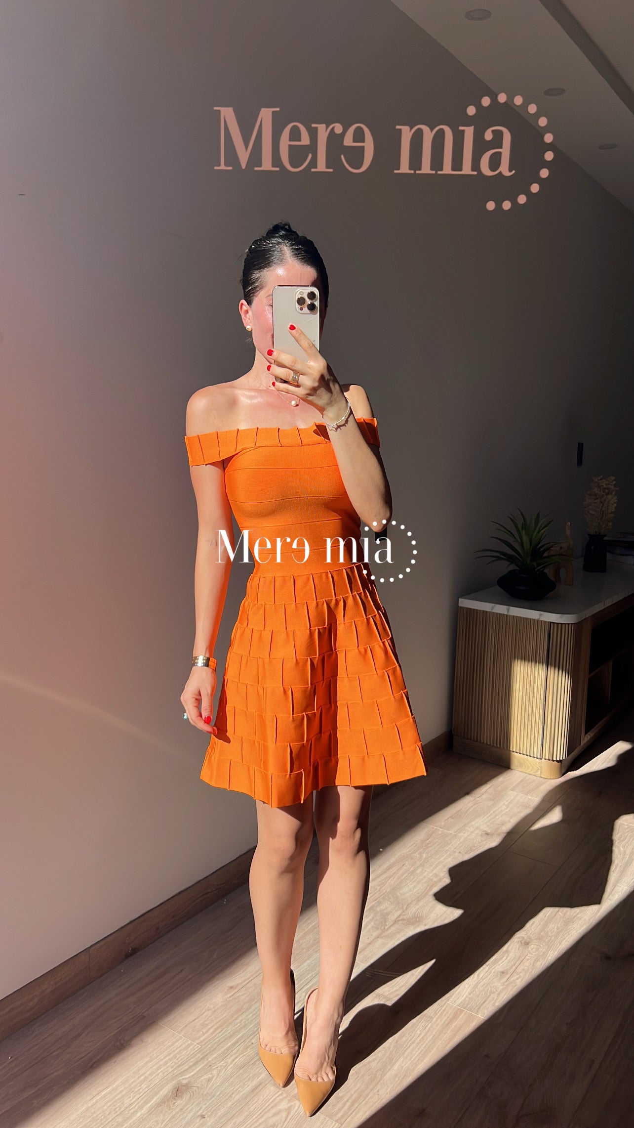 Vestido naranja hombros