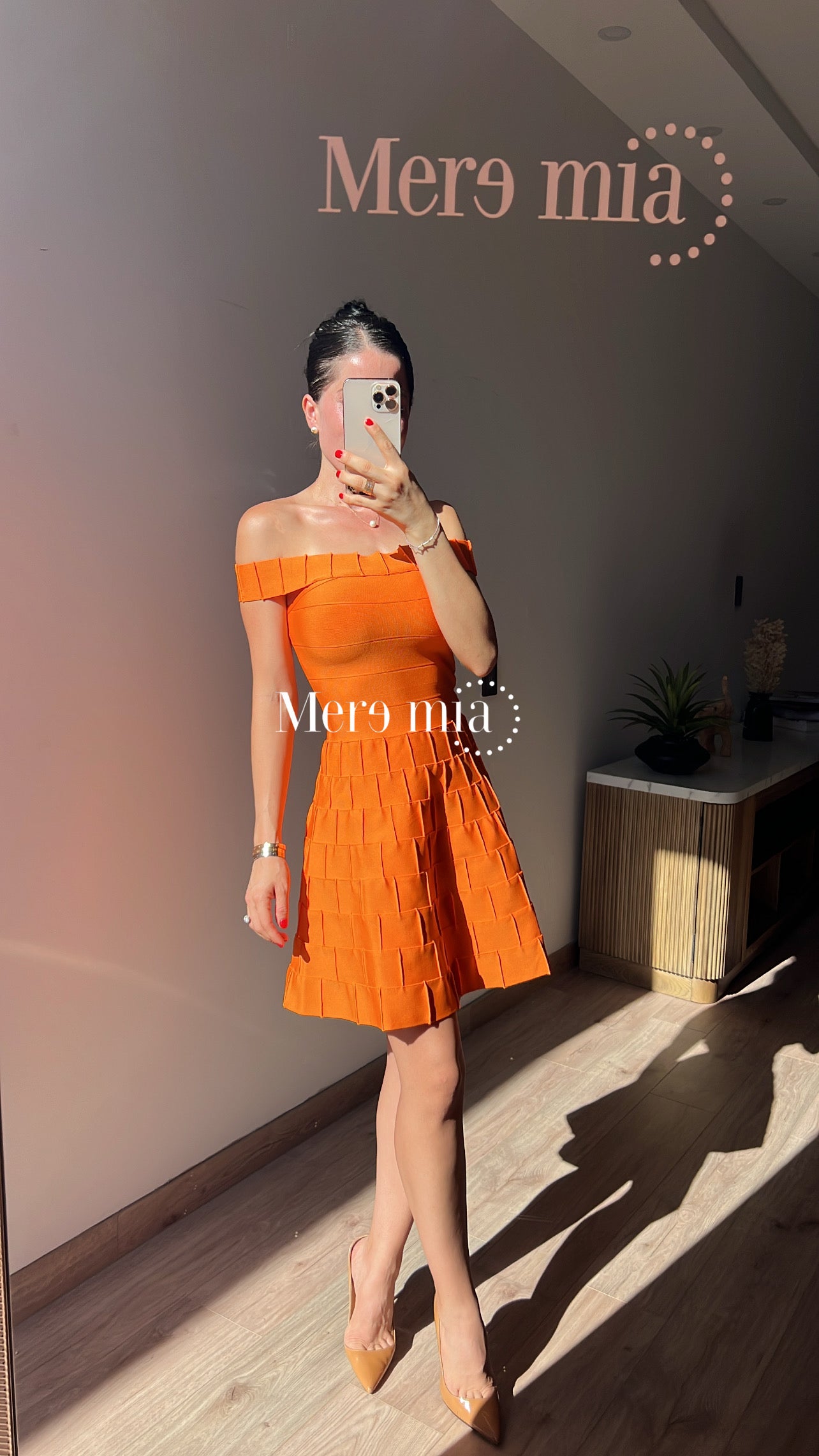 Vestido naranja hombros